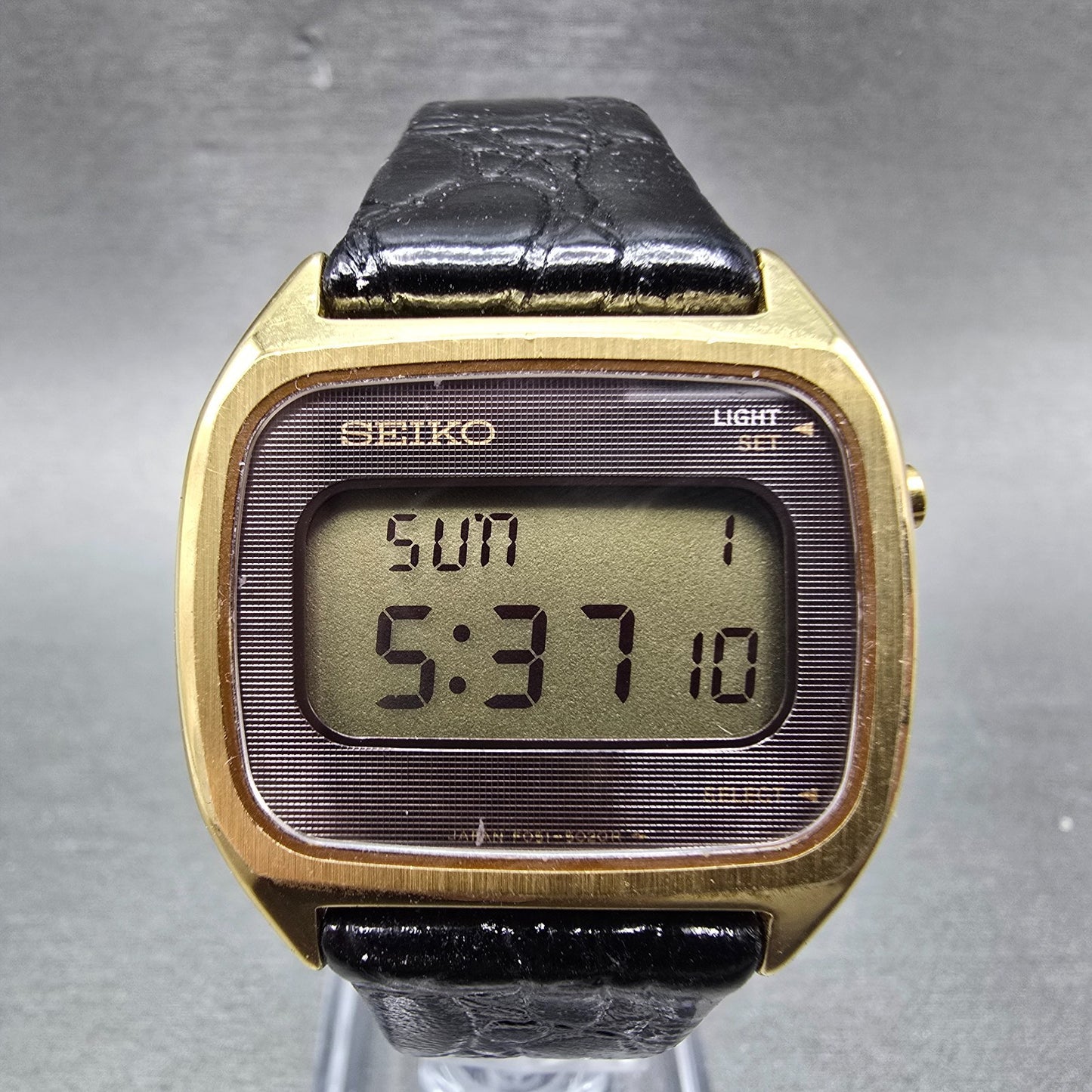 Seiko Watch Men 32mm Gold Digital Rectangle Daydate F051-5029 New Battery VTG0