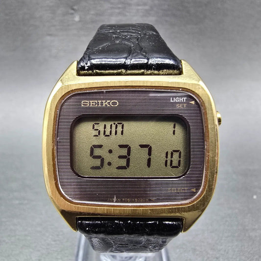Seiko Watch Men 32mm Gold Digital Rectangle Daydate F051-5029 New Battery VTG0