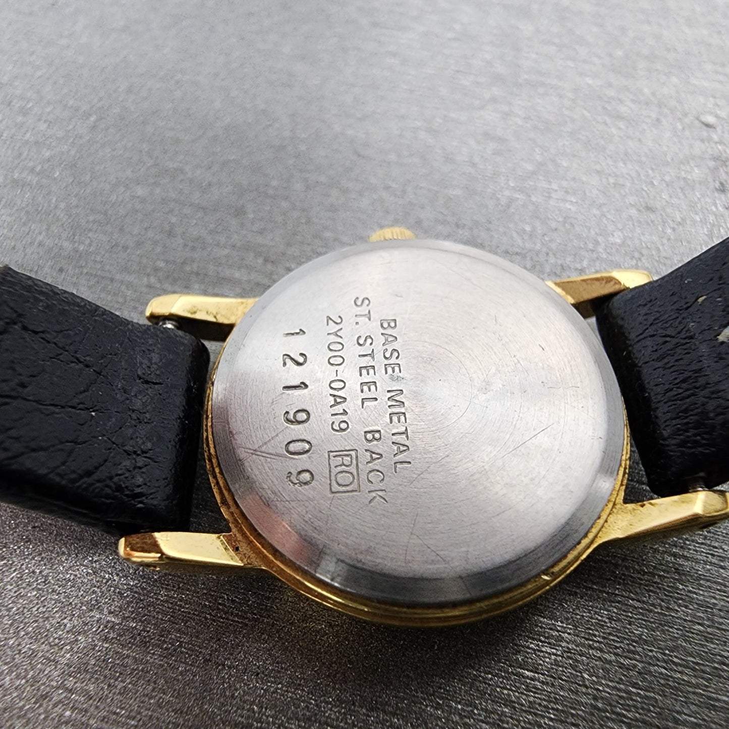 Seiko Watch Women 20mm Black Dial Gold Tone Round 2y000A19 New Battery Vintage9