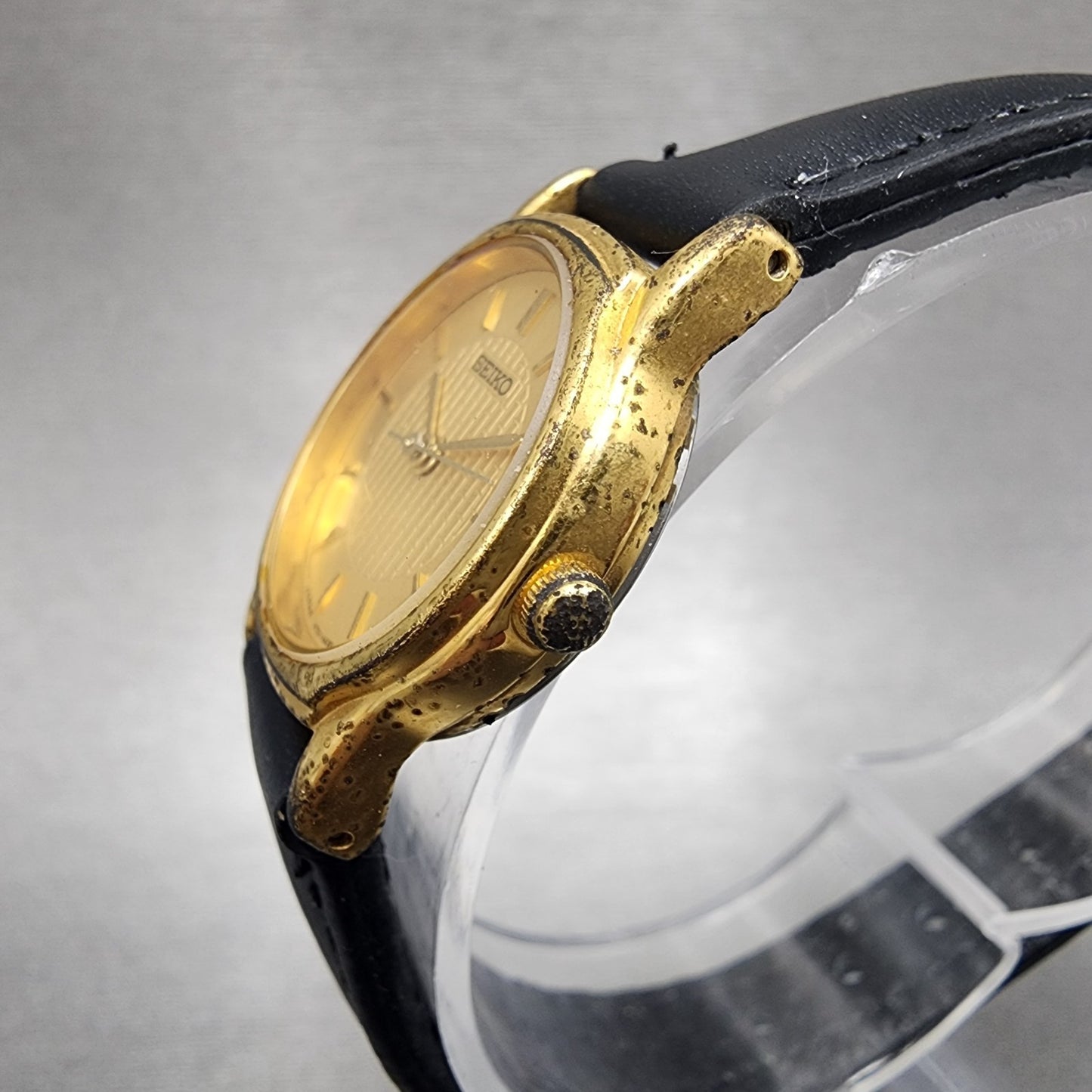 Seiko Watch Women 22mm Champagne Dial Gold Tone Round V701A110 New Battery2