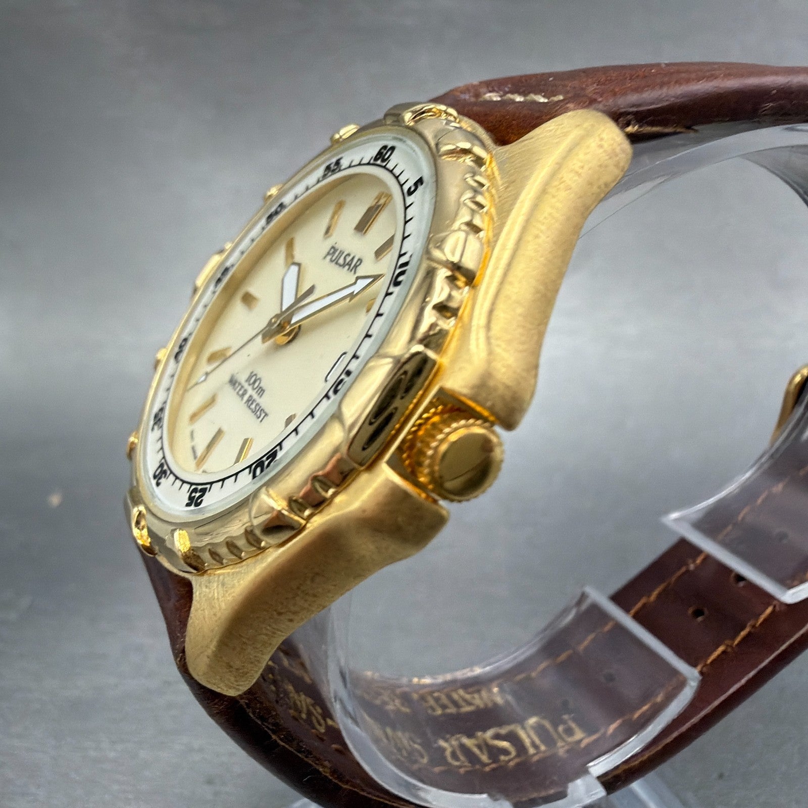 Pulsar Dive Watch Men 39mm Cream Dial Gold Tone Date V732-0E00 SAMPLE PARTS3