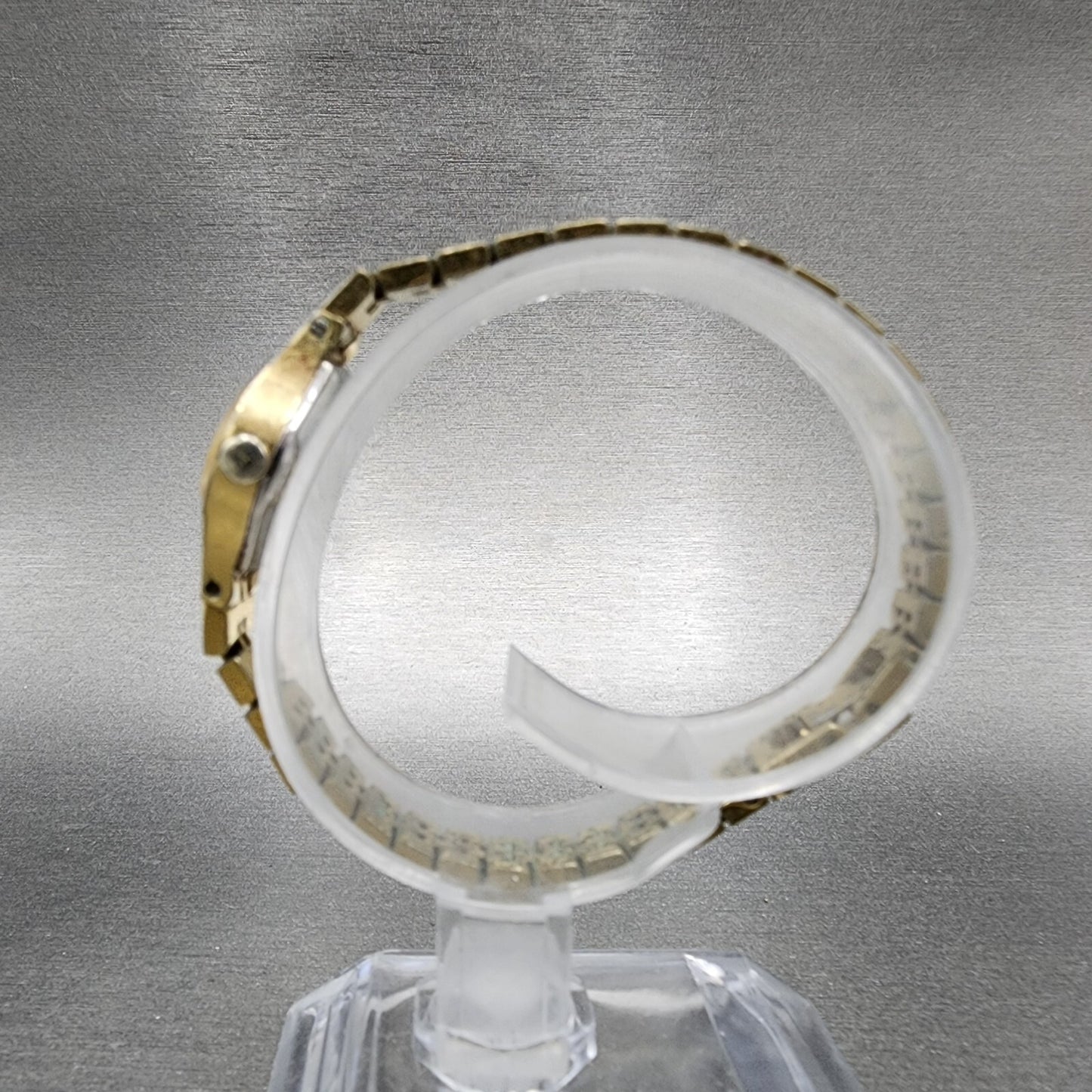 Seiko Watch Women 17mm Gold Dial Gold Tone Oval 14007389 New Battery Vintage A16