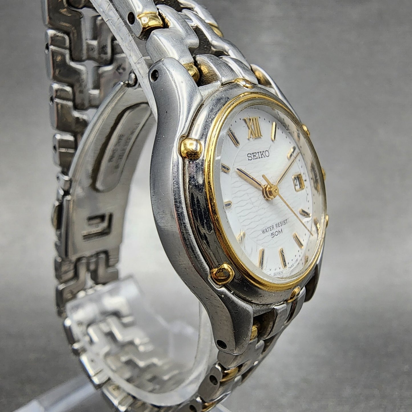 Seiko Watch Women 26mm White Dial Two Tone Date Round 7n820599 New Battery B4563