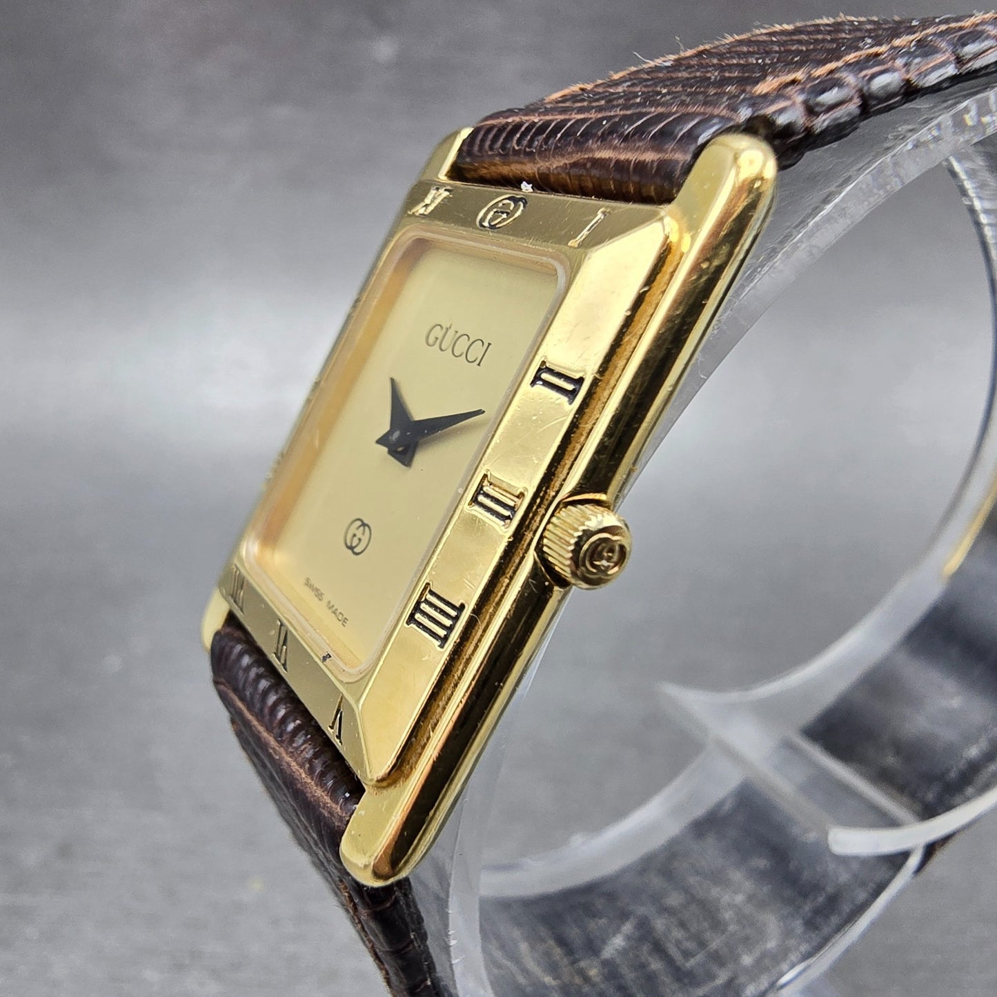 Gucci 4200FL Tank Watch Women 21mm Champagne Dial Gold Tone New Battery Vintage2