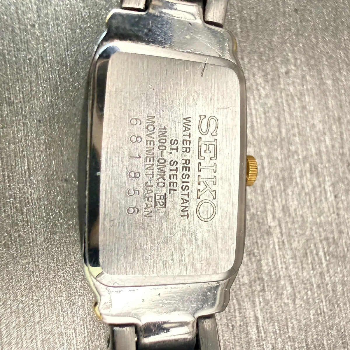 48304878