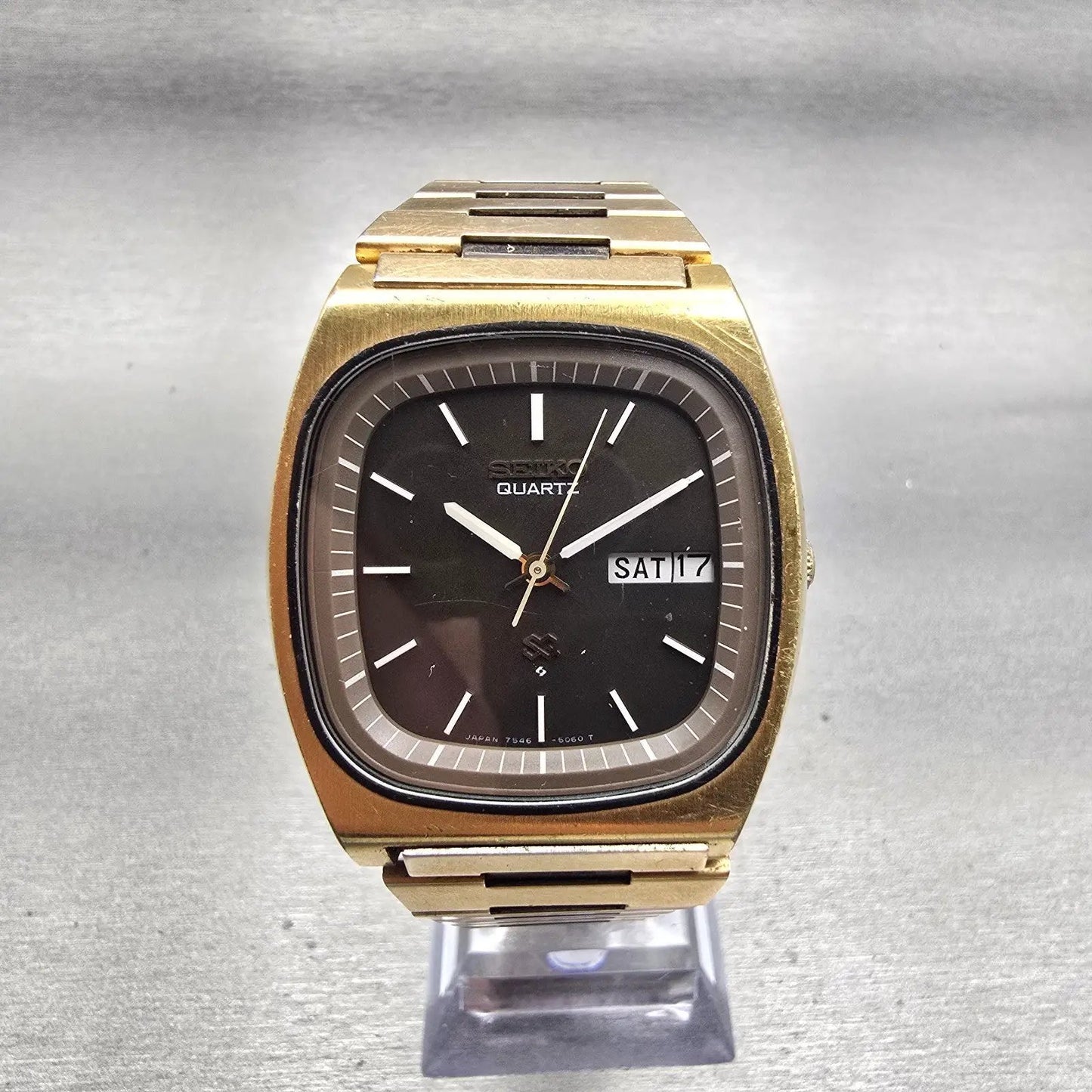 Seiko SQ Watch Men 36mm Brown Dial Gold Tone Daydate Rectangle 7546-5069 New Bat0