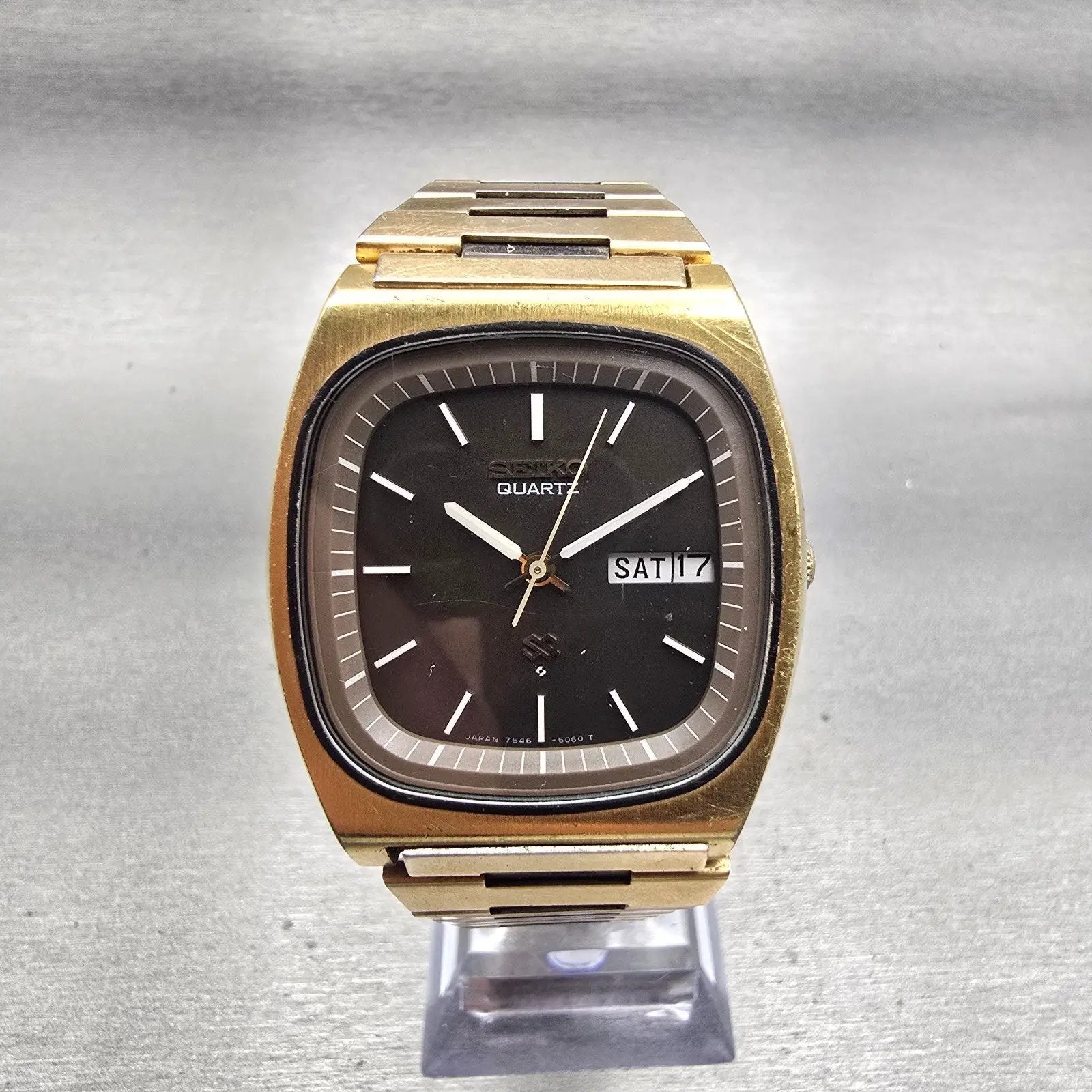 Seiko SQ Watch Men 36mm Brown Dial Gold Tone Daydate Rectangle 7546-5069 New Bat0