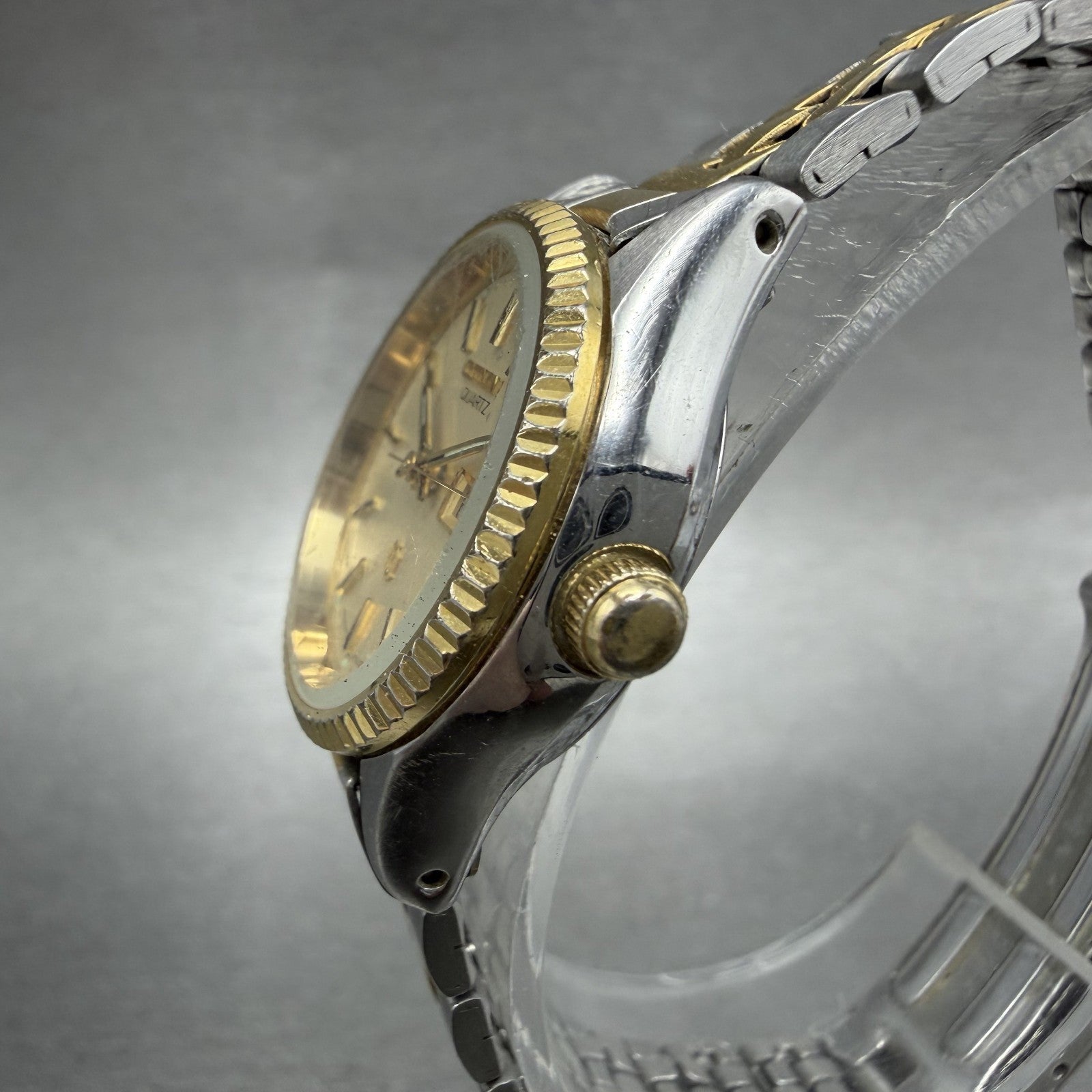 Citizen CQ Watch Women 25mm Champagne Dial Two Tone Daydate 2000201574 New Batt2