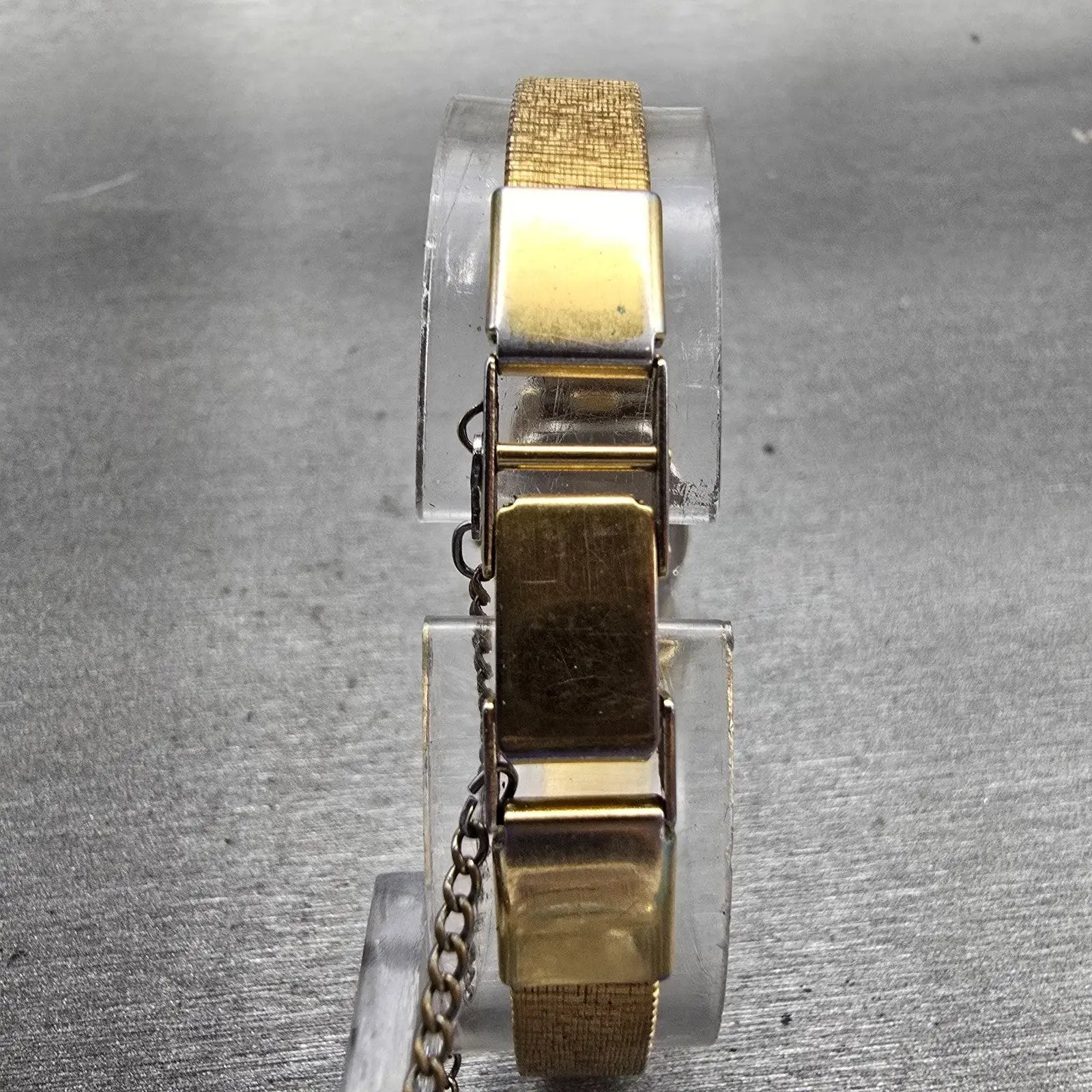 Seiko Watch Women 17mm Black Dial Gold Tone Oval 2Y00-0069 New Battery Vintage7