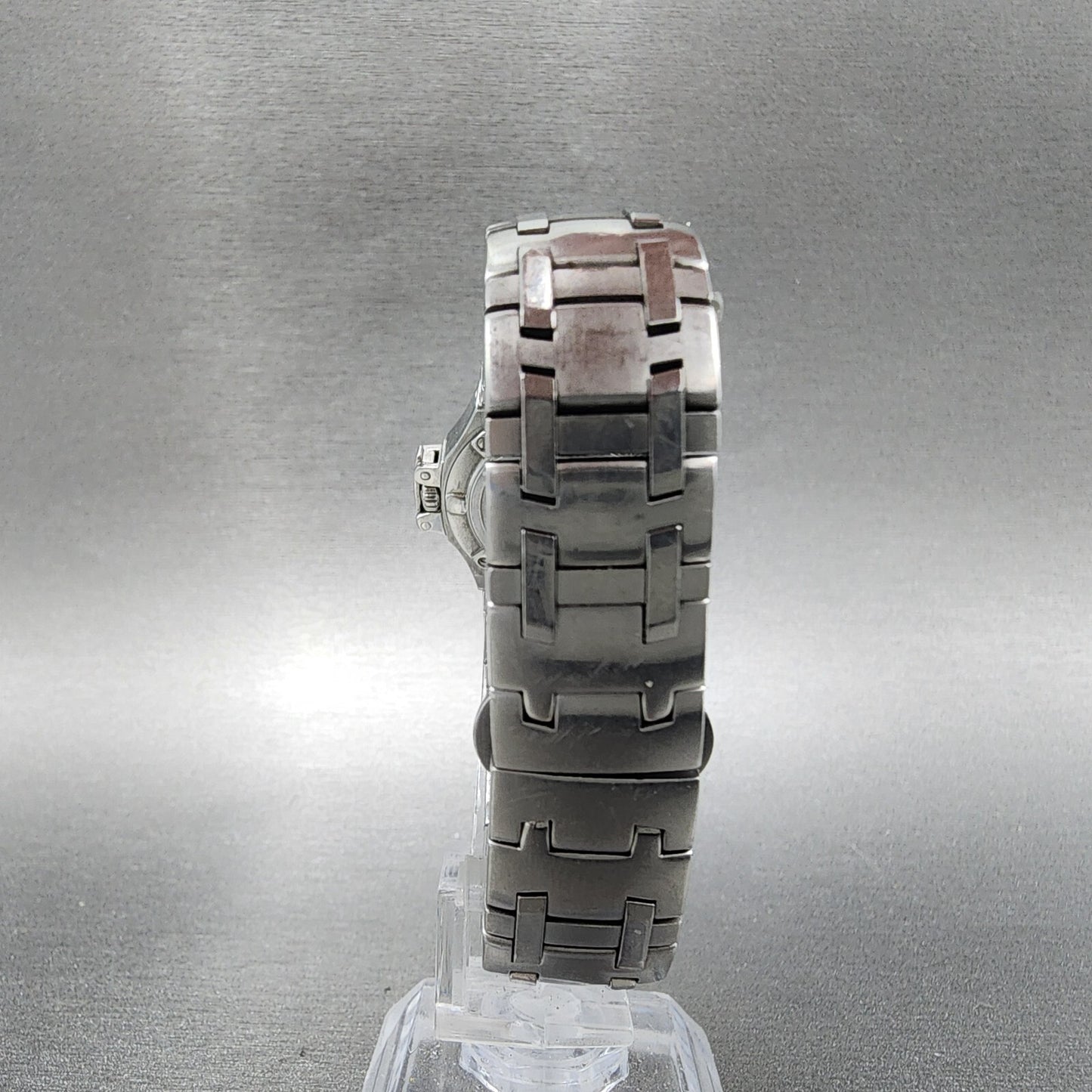 Concord Saratoga Watch Women 25mm White Dial Stainless Steel Date Round New Batt7