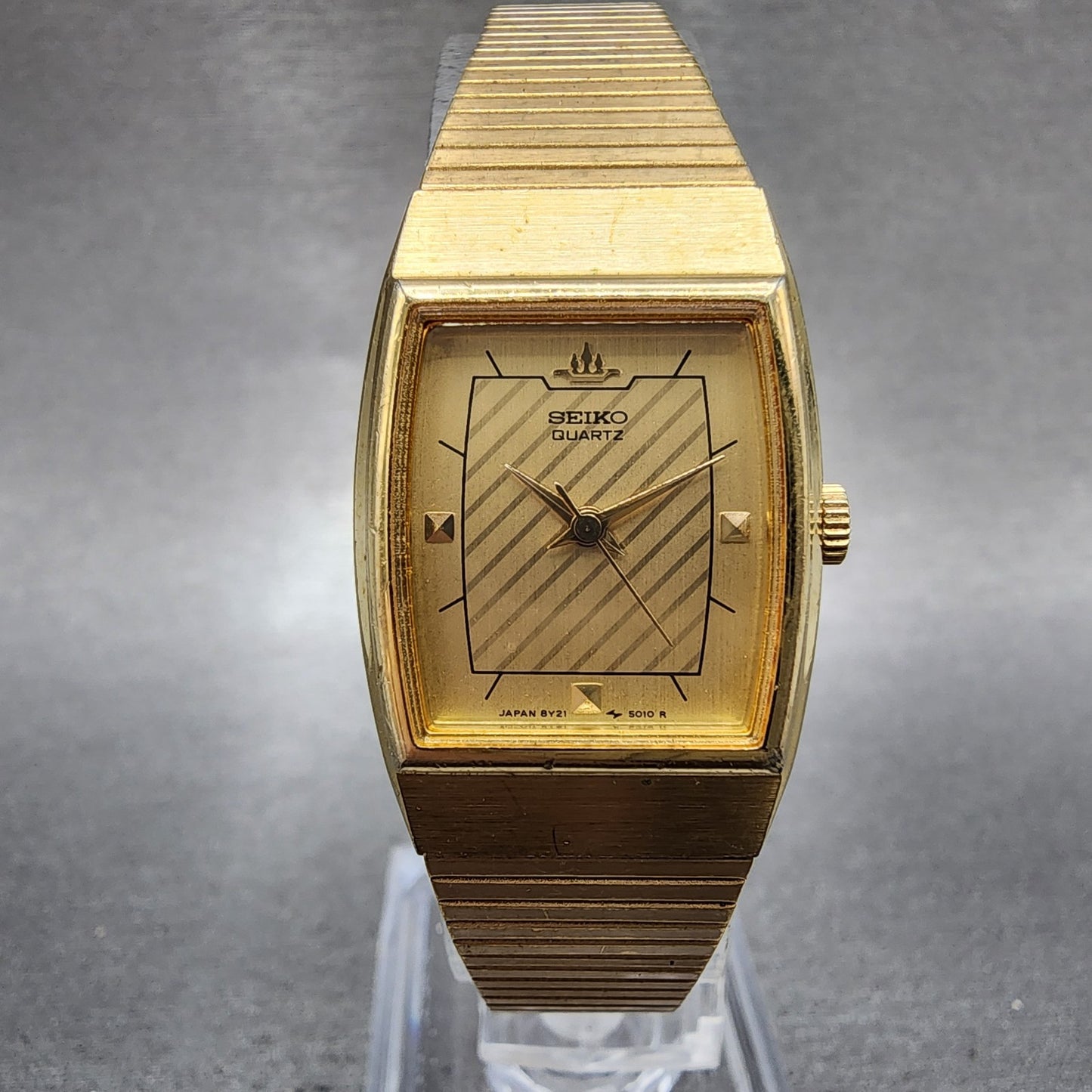 Seiko Watch Women 19mm Champagne Dial Gold Tone Rectangle 8Y215020 New Batt B120