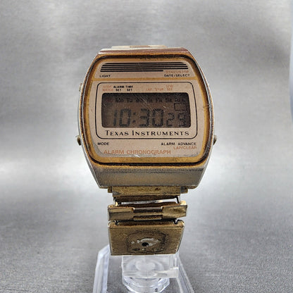 Texas Instruments Digital Watch Men 34mm LCD Gold Tone Rectangle New Battery