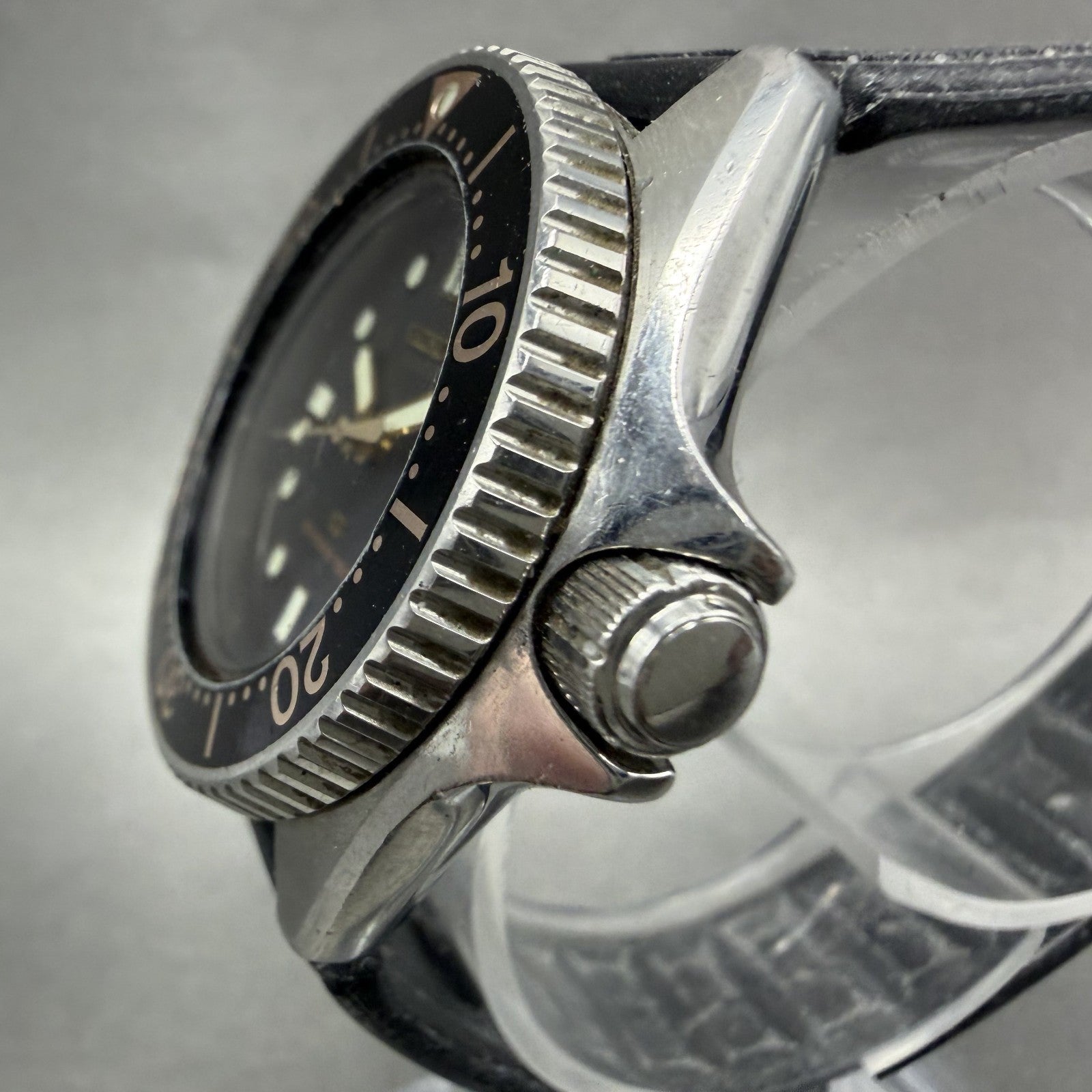 Seiko SQ Dive Watch Women 34mm Black Dial Steel Date Round 2625-0019 PARTS3