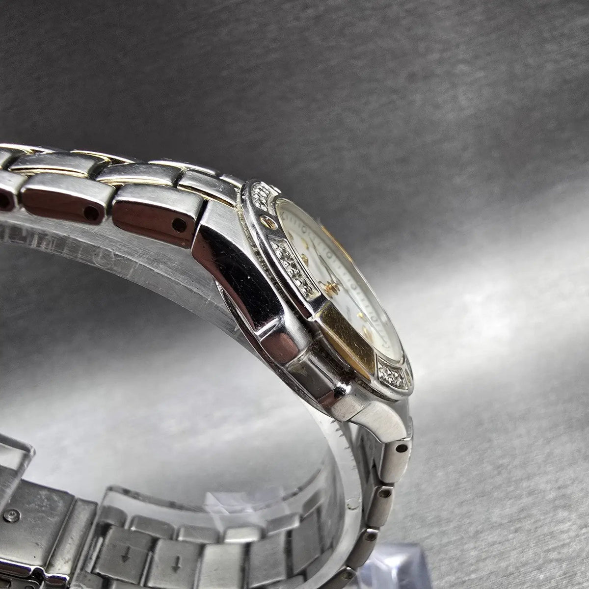 Seiko Coutura Watch Women 26mm MOP Dial Two Tone Date Diamond 7N82-0CG0 NewBat L3