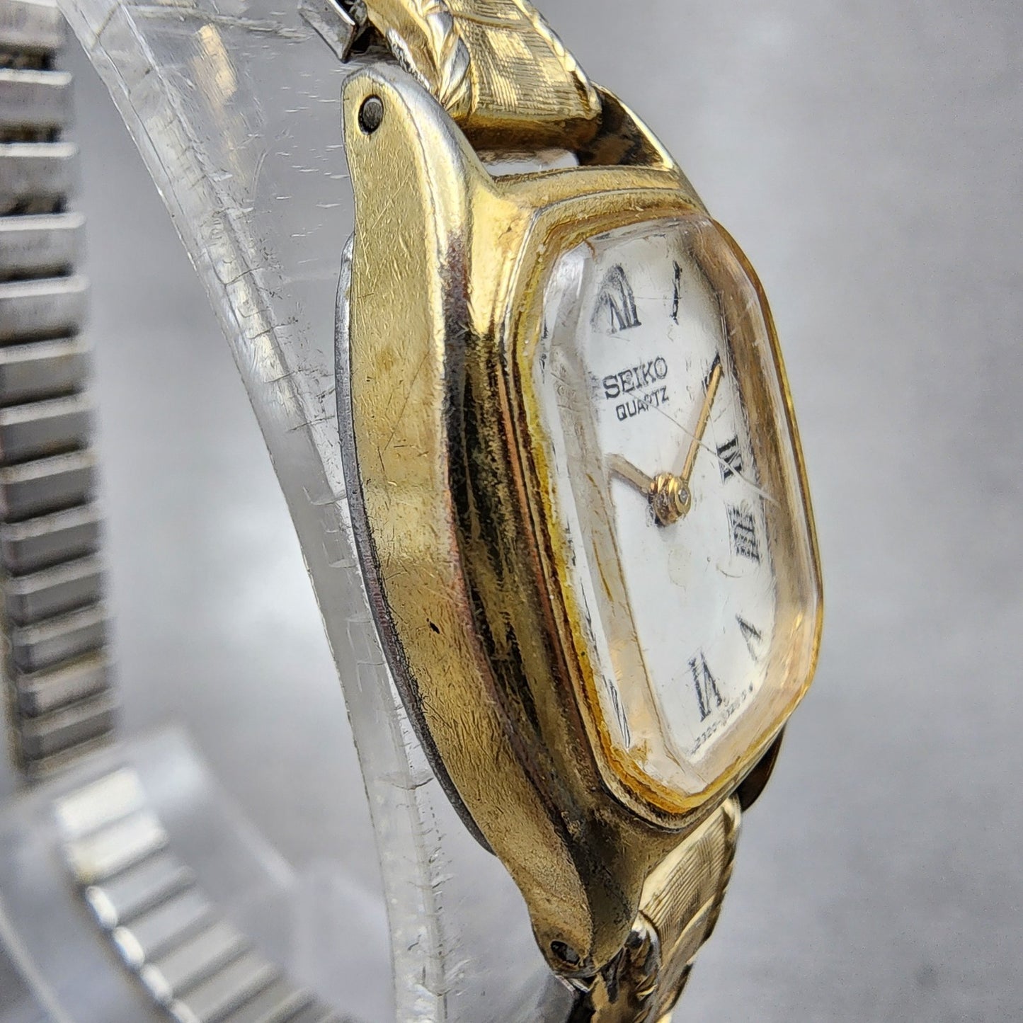 Seiko Tank Watch Women 17mm White Dial Gold Tone 23206559 Roman New Battery3
