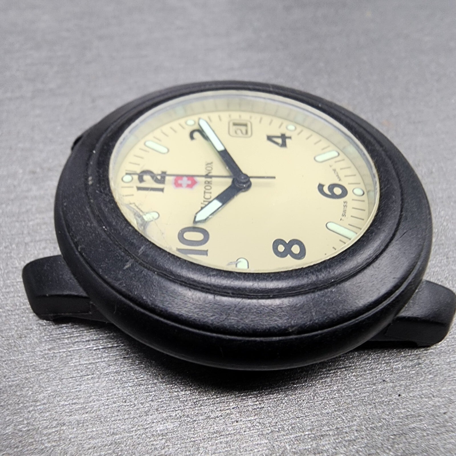 Victorinox Swiss Army Watch Men 40mm Biege Dial Black Tone Date Round New Batt3