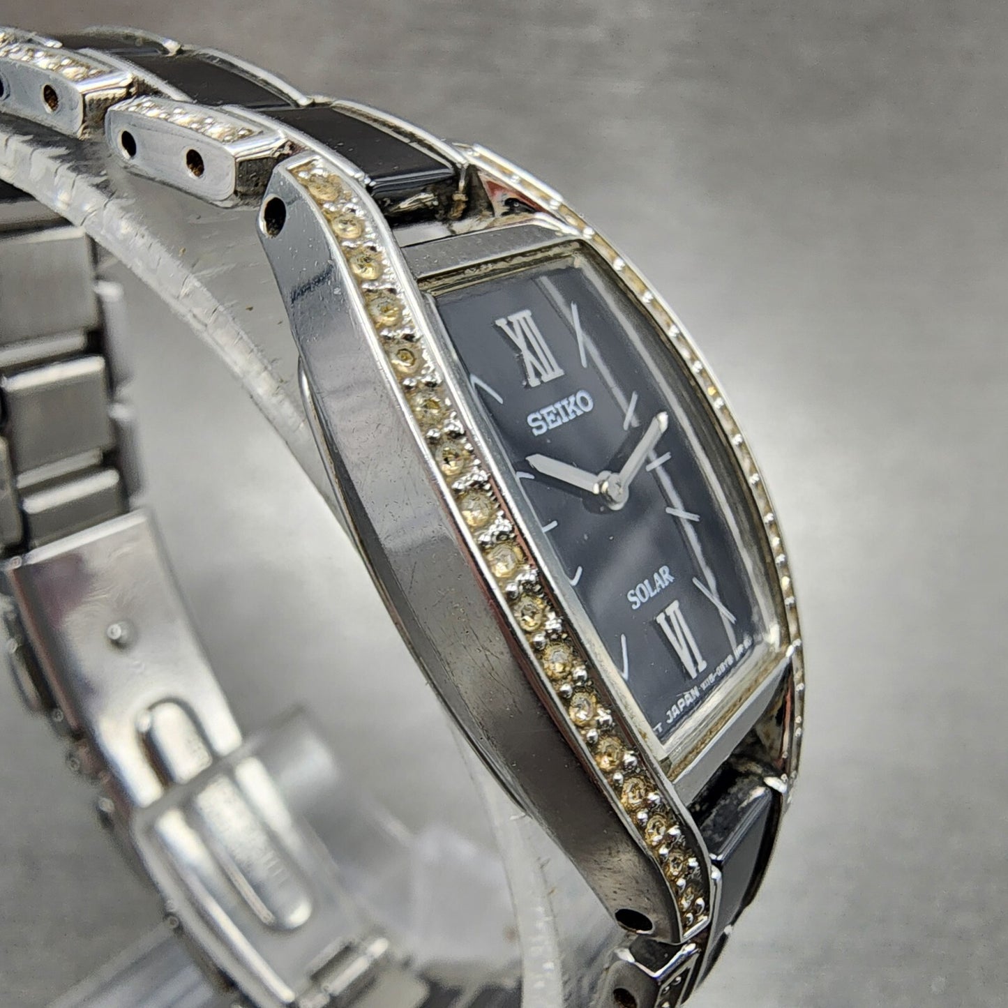 Seiko Solar Watch Women 19mm Black Dial Silver Tone Crystal Accent Runs V1150AY03