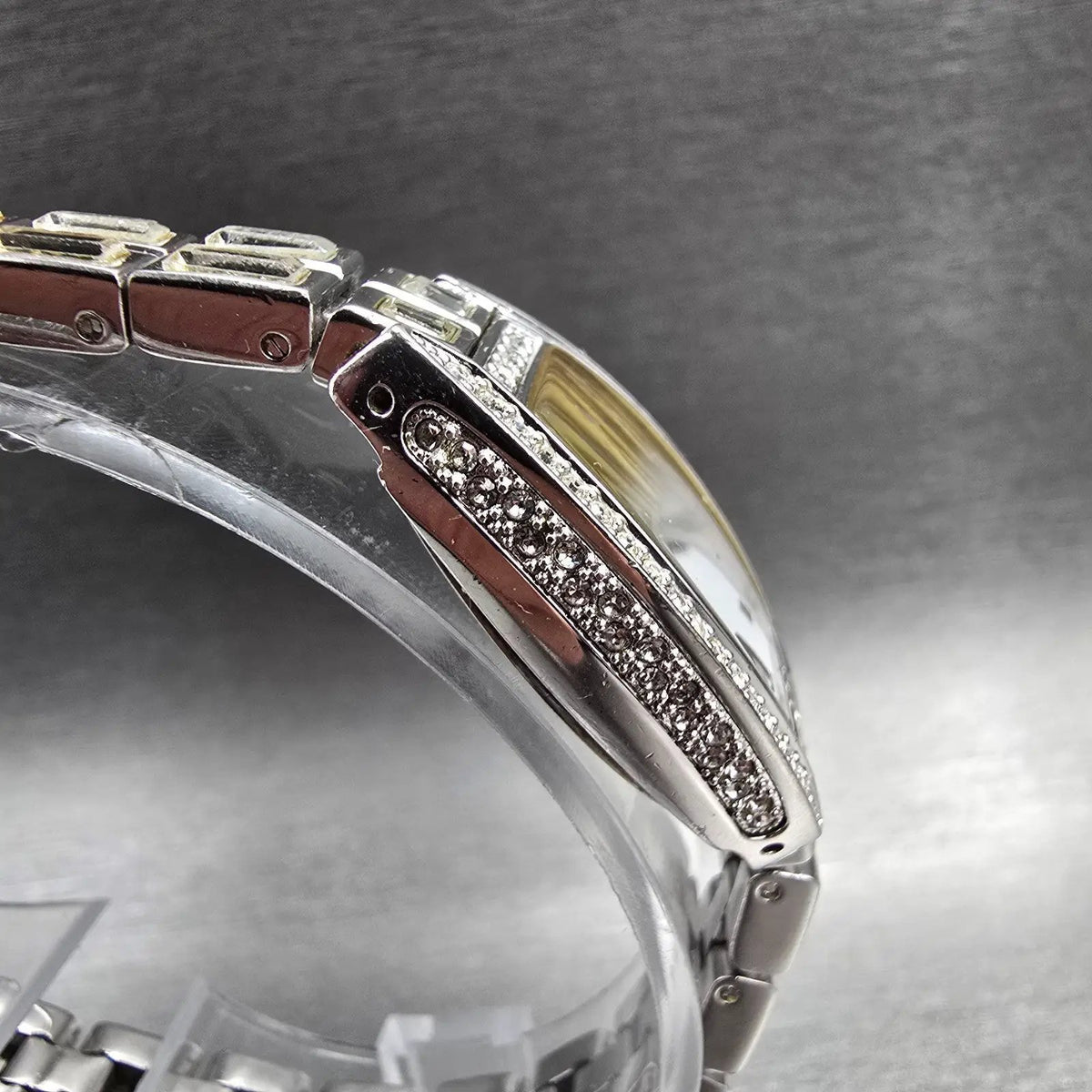 Bulova Watch Women 19mm MOP Dial Silver Tone Gemmed Oval 96T26 New Battery3