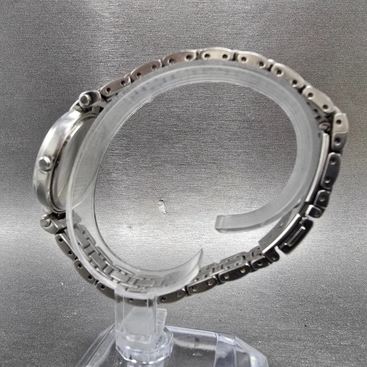 Seiko Solar Watch Women 30mm MOP Dial Silver Date Round V137-0BC0 Runs6