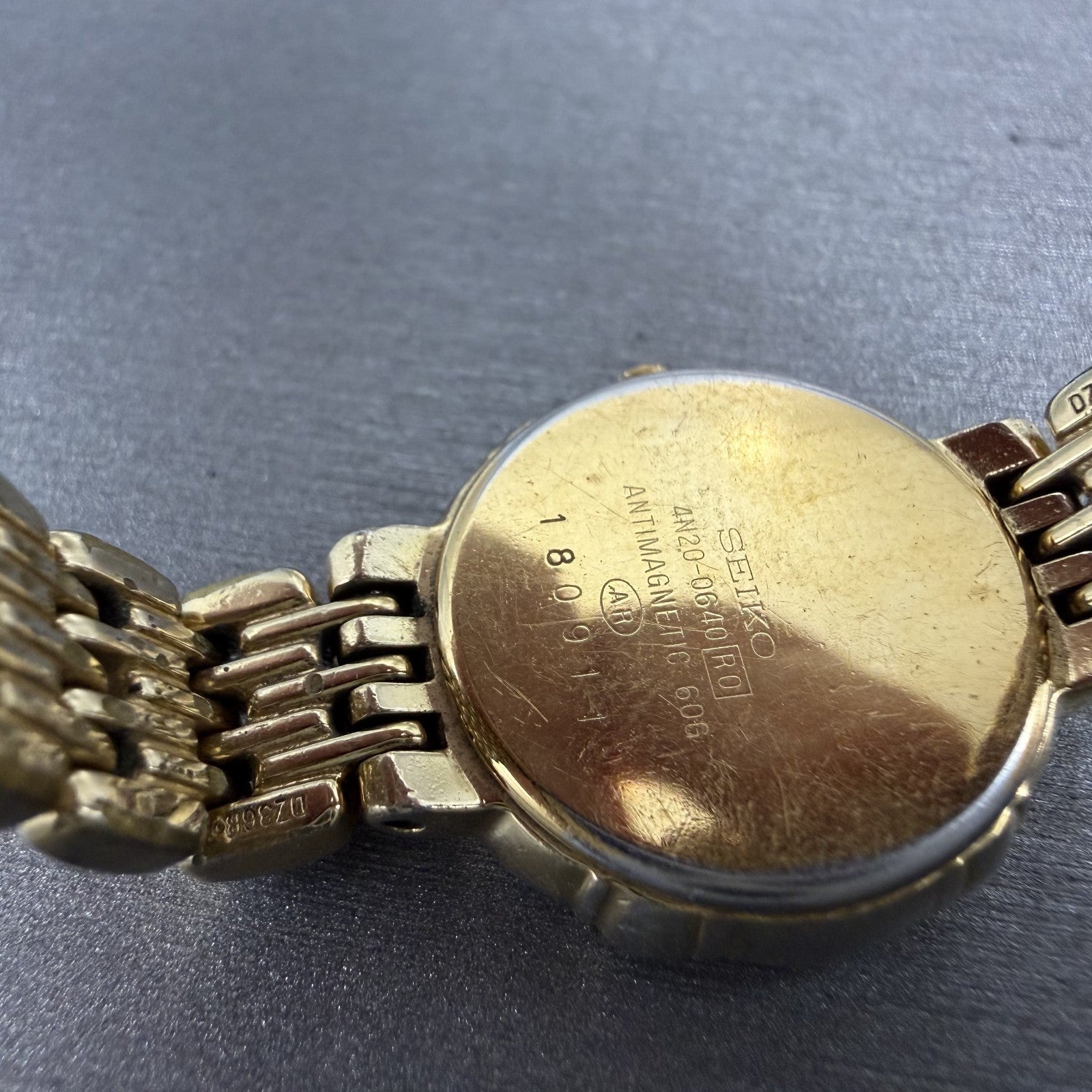 Seiko Exceline Watch Women 21mm White Dial Gold Tone Round 4N20-0640 New Batt10