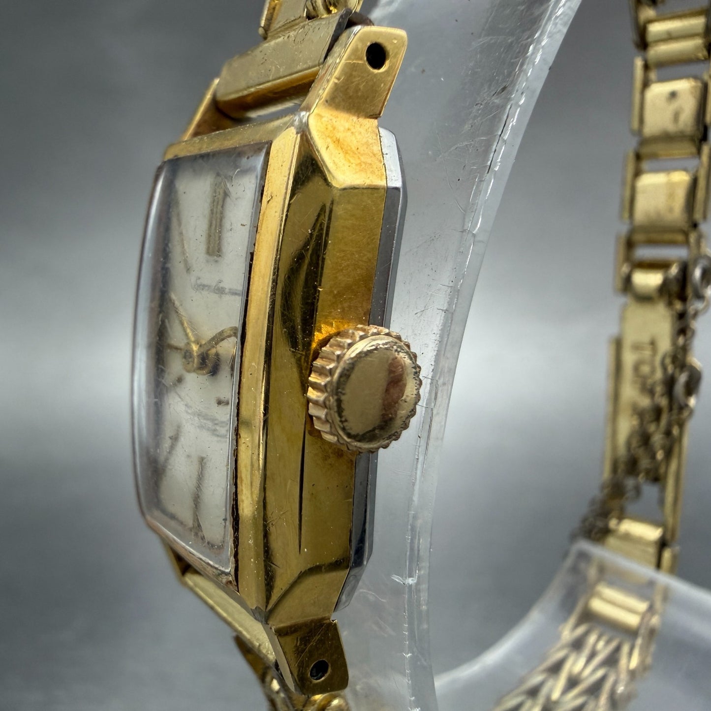 Seiko Solar Tank Watch Women 15mm White Dial Gold Tone Rectangle 572 Manual Runs2