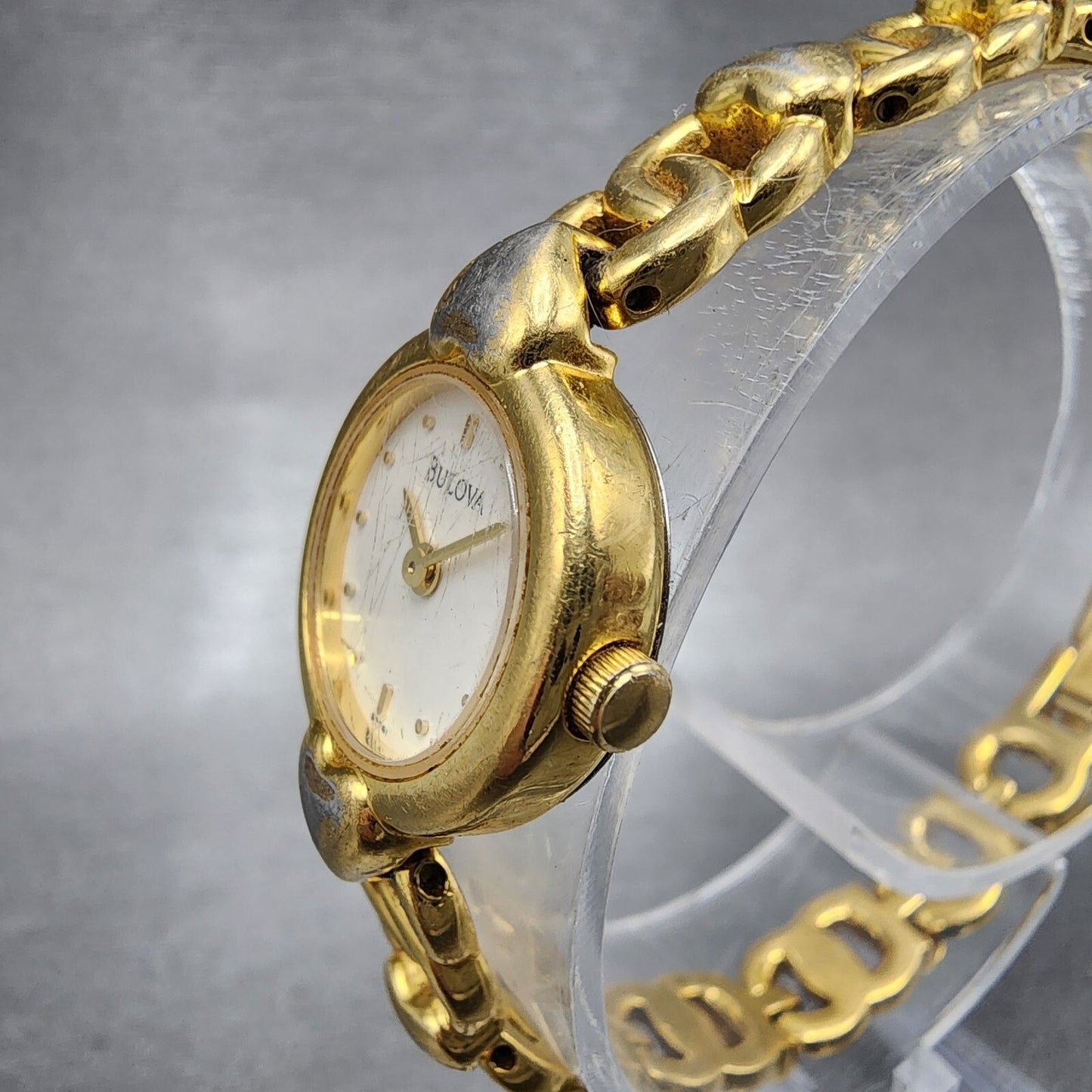 Bulova Heart Watch Women 18mm White Dial Gold Tone Round 97T41 New Battery2