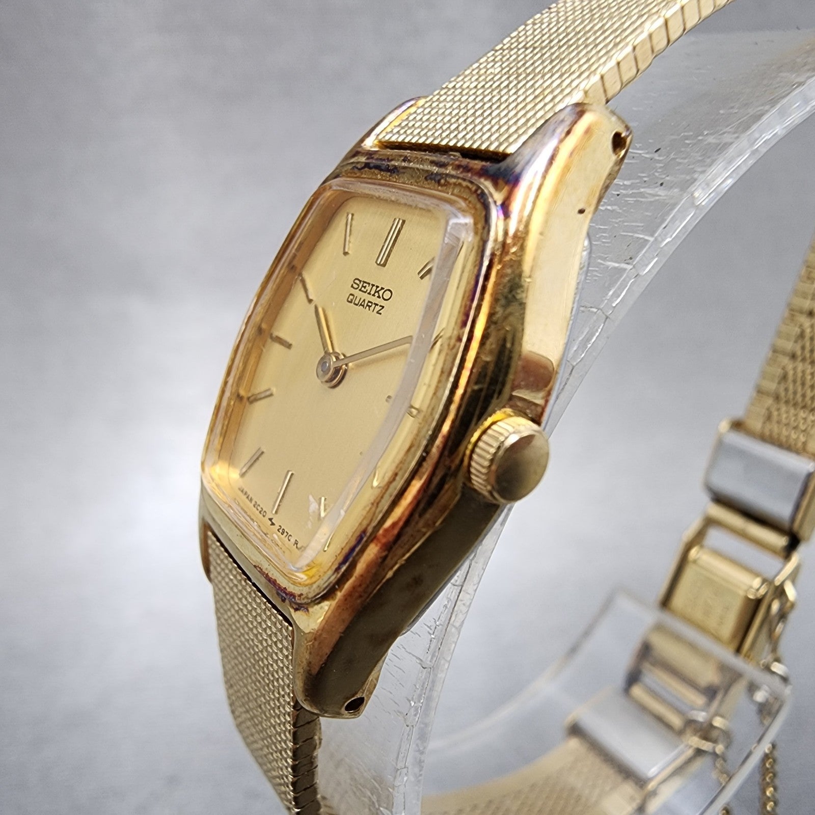 Seiko Watch Women 18mm Champagne Dial Gold Tone 2c206440 New Battery2