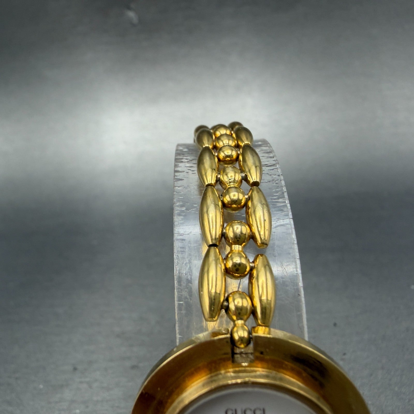Gucci 1100L Watch Women 26mm White Dial Gold Plated Round Bezel VTGPARTS6