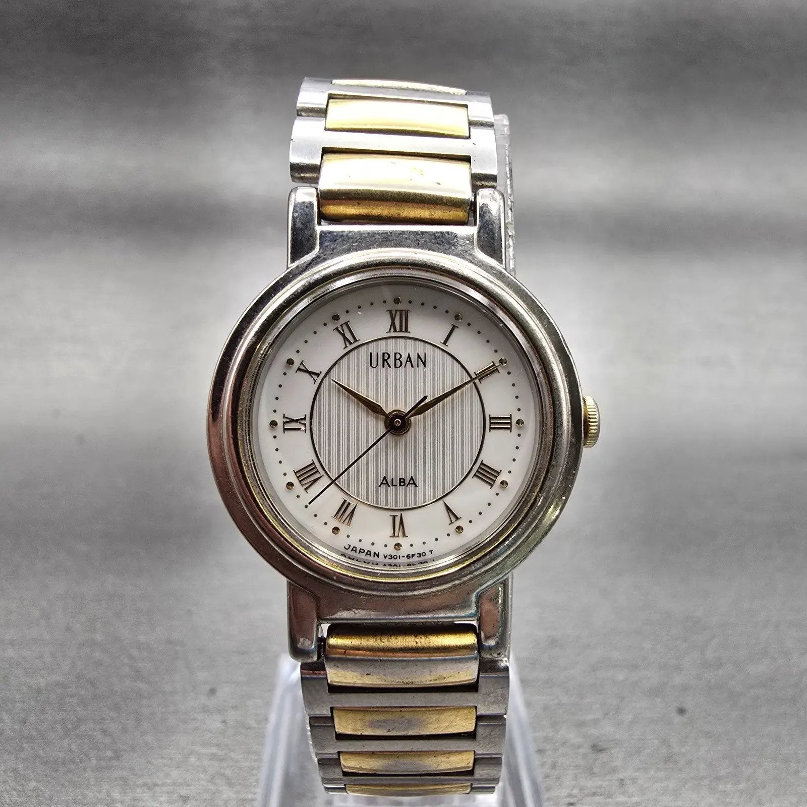 Seiko Alba Urban Watch Women 24mm White Dial Two Tone Round V301-6B60 NewBattery0