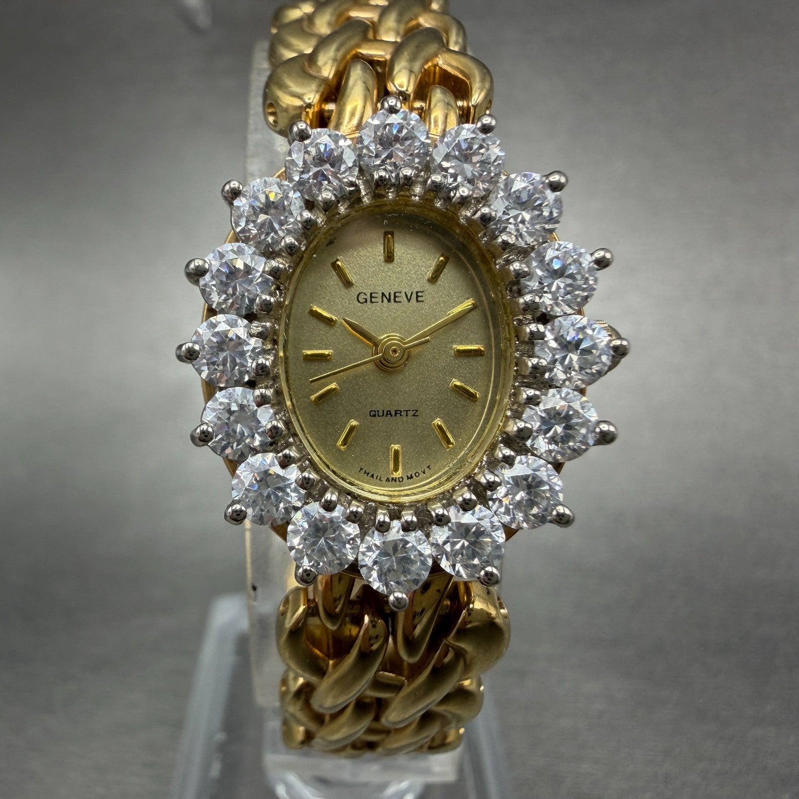 Geneve Watch Women 19mm Champagne  Dial Gold Tone Crystal Bezel Oval New Battery0