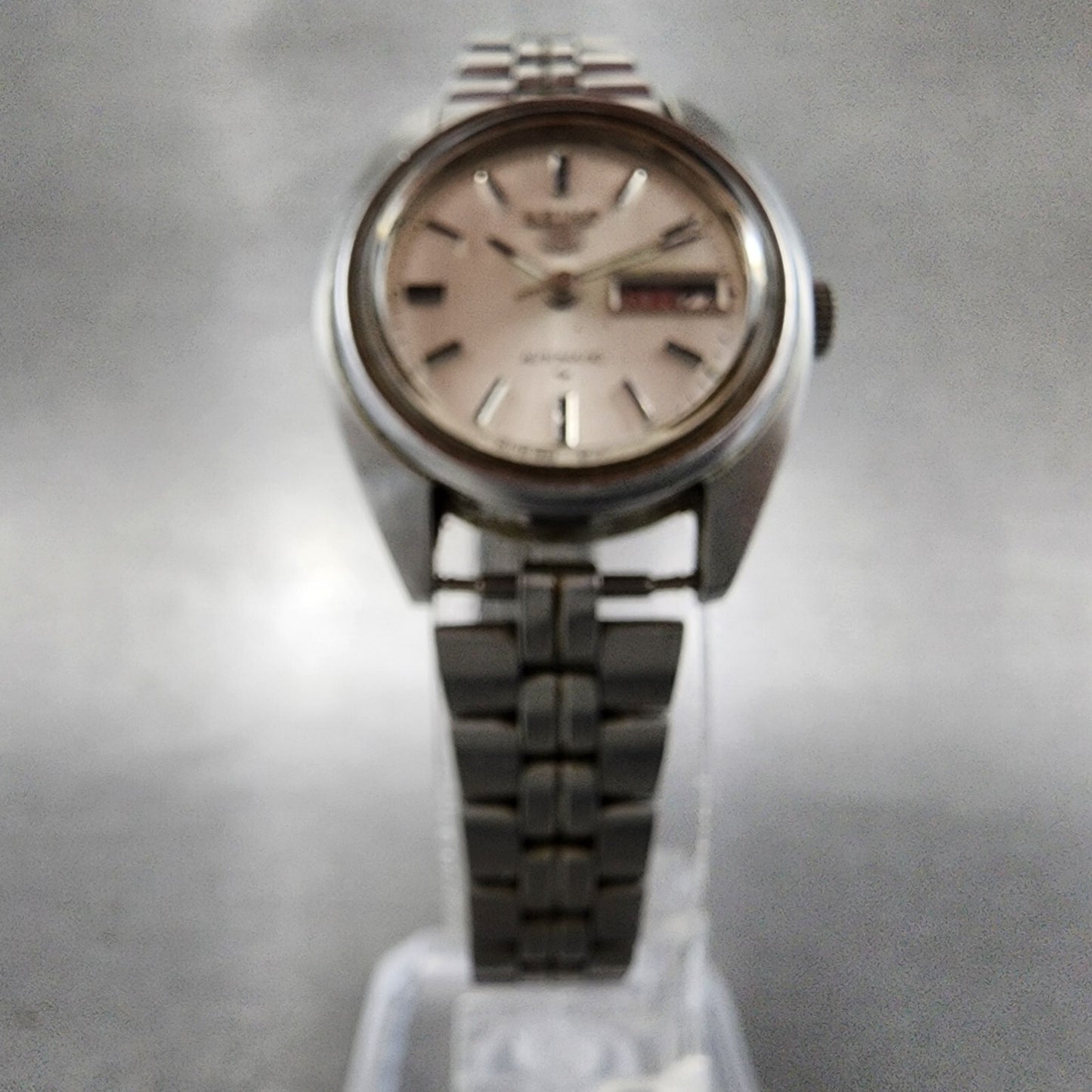 Seiko 5 Automatic Watch Women 26mm Silver Dial Silver Tone Daydate 42060010 Run5