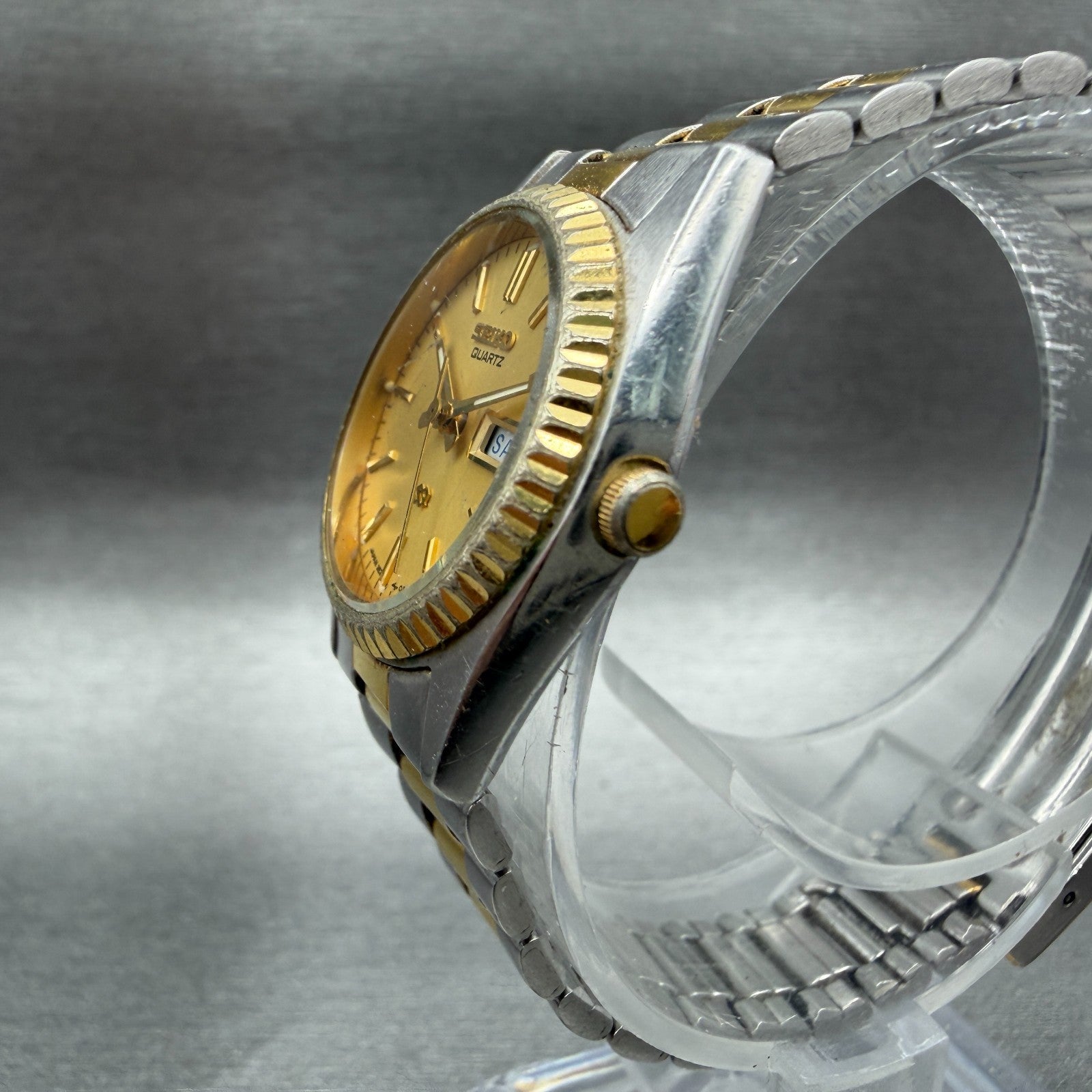 Seiko SQ Watch Women 24mm Gold Dial Two Tone Daydate Round 3E230A60 New Batt NX2