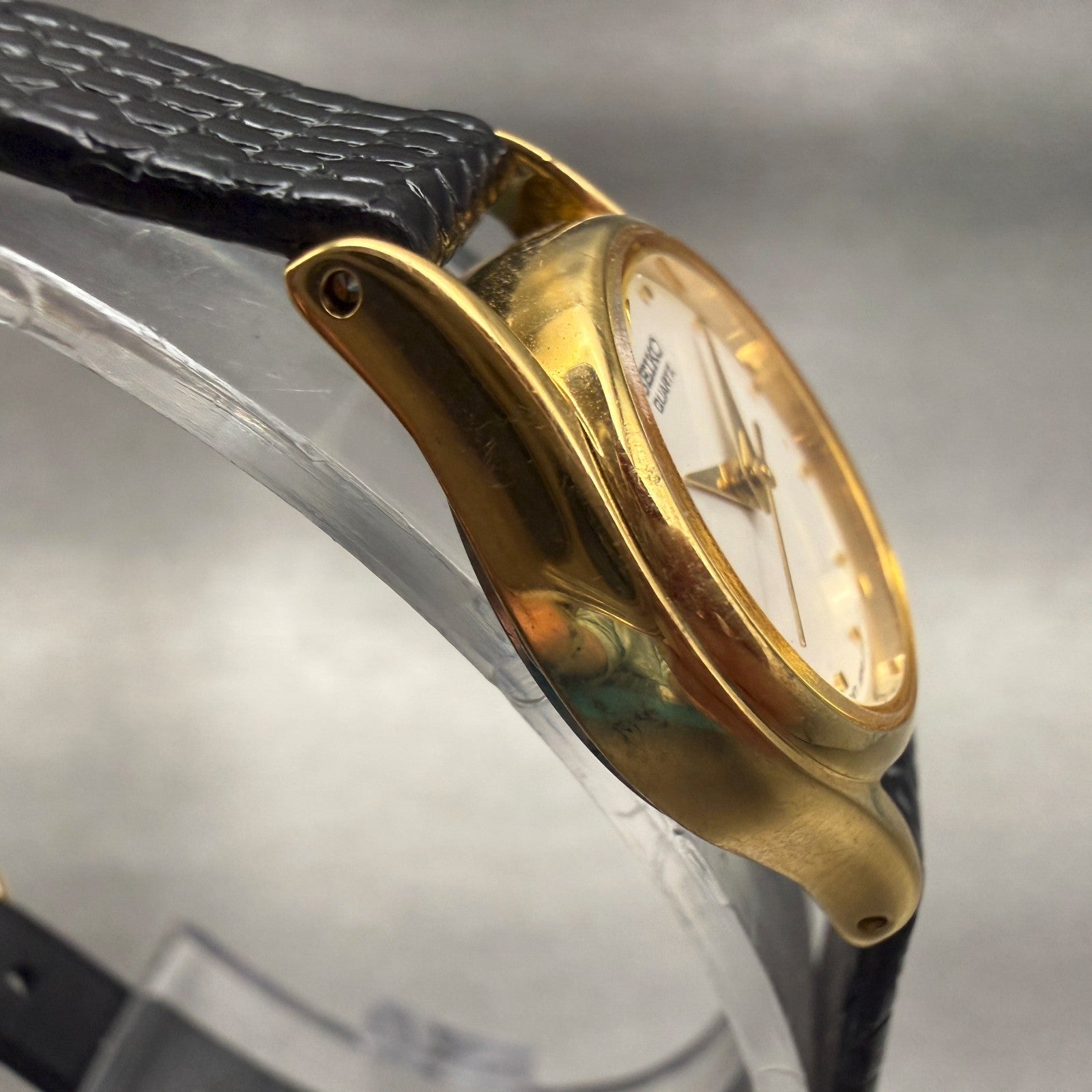 Seiko Watch Women 20mm White Dial Gold Tone Round 2Y01-0A19 Vintage New Battery3