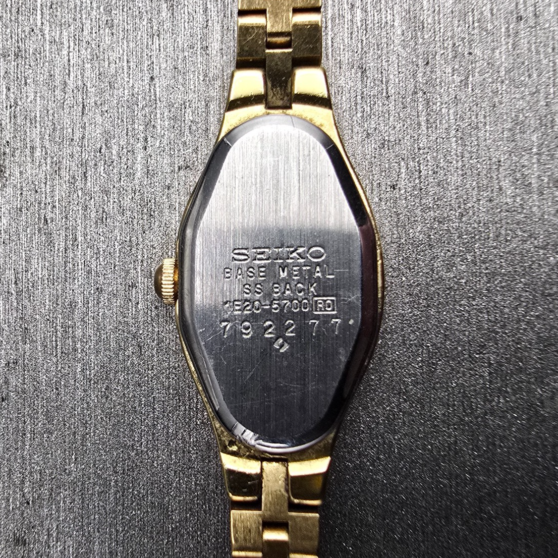 Seiko Watch Women 13mm Gold Dial Gold Tone Oval 1E20-5700 New Battery Vintage10