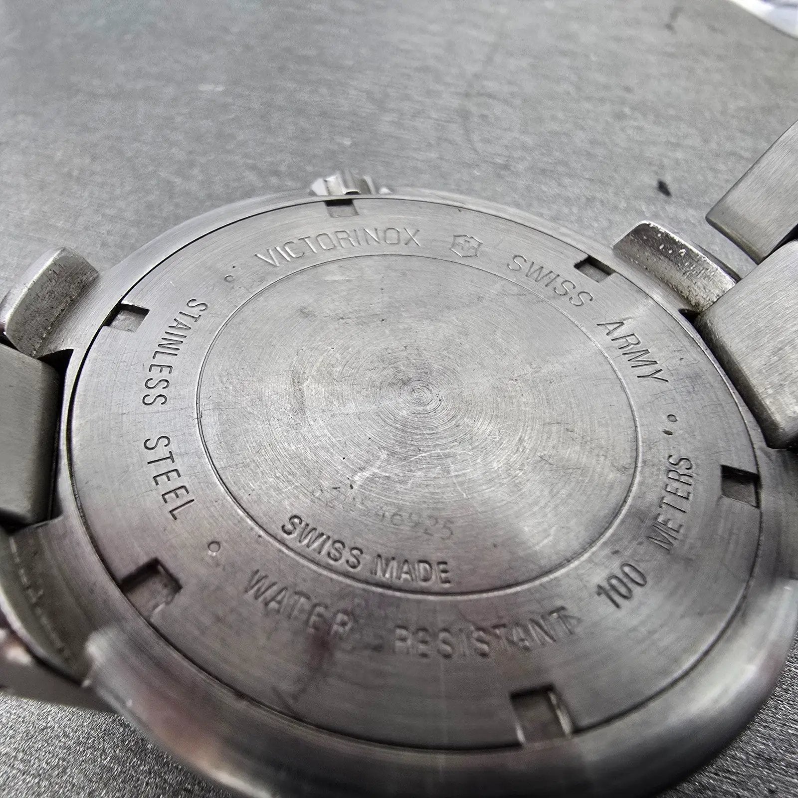 Victorinox Swiss Army Maverick Watch Men 42mm Black Dial Silver Tone Date PARTS11