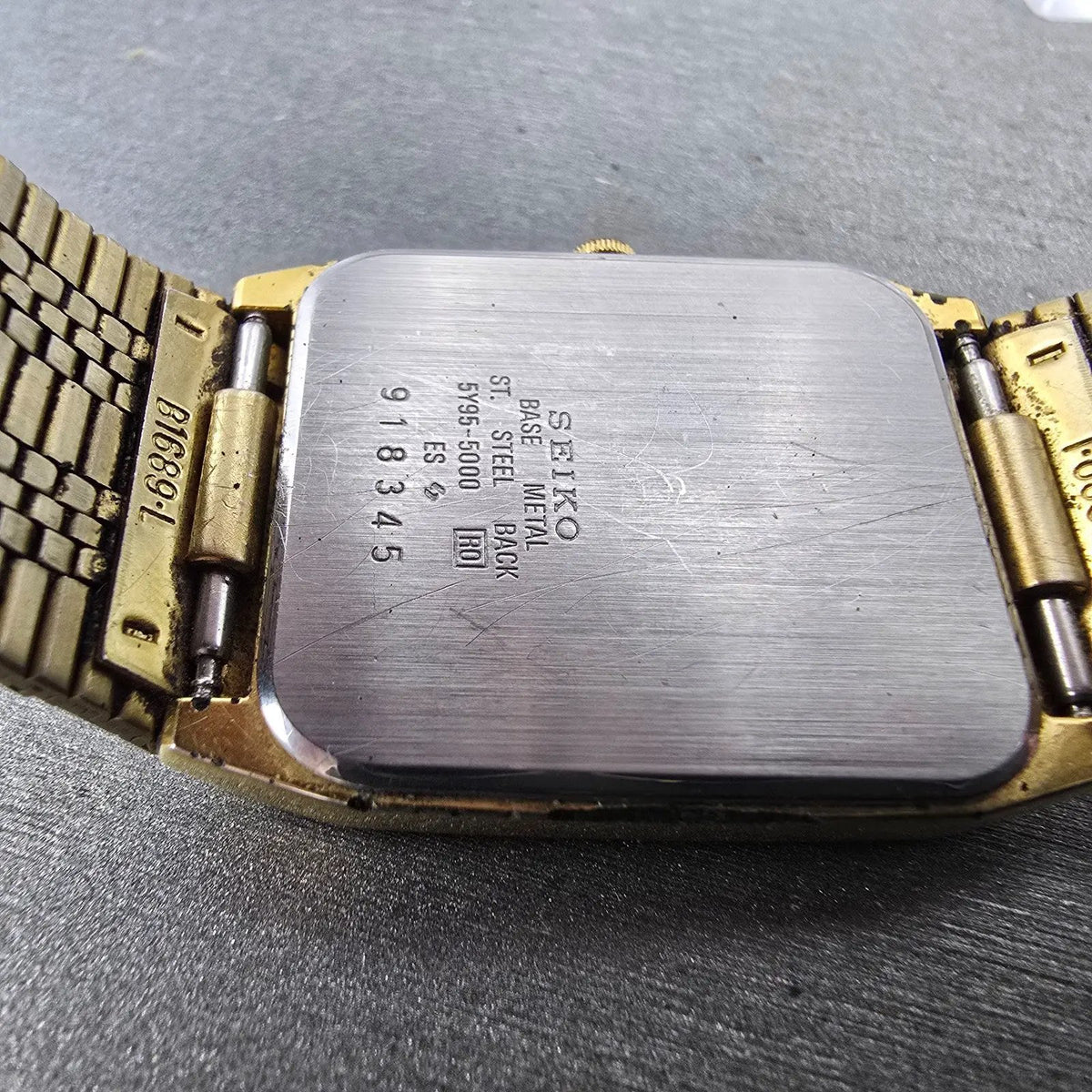 Seiko Tank Watch Men 26mm Gold Dial Gold Tone Rectangle 5Y95-5000 PARTS LP10