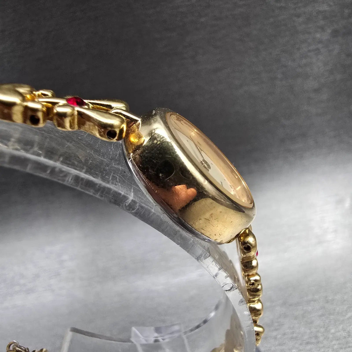 Seiko Alba Watch Women 17mm Cream Dial Gold Gems Oval V810-5020 New Battery3