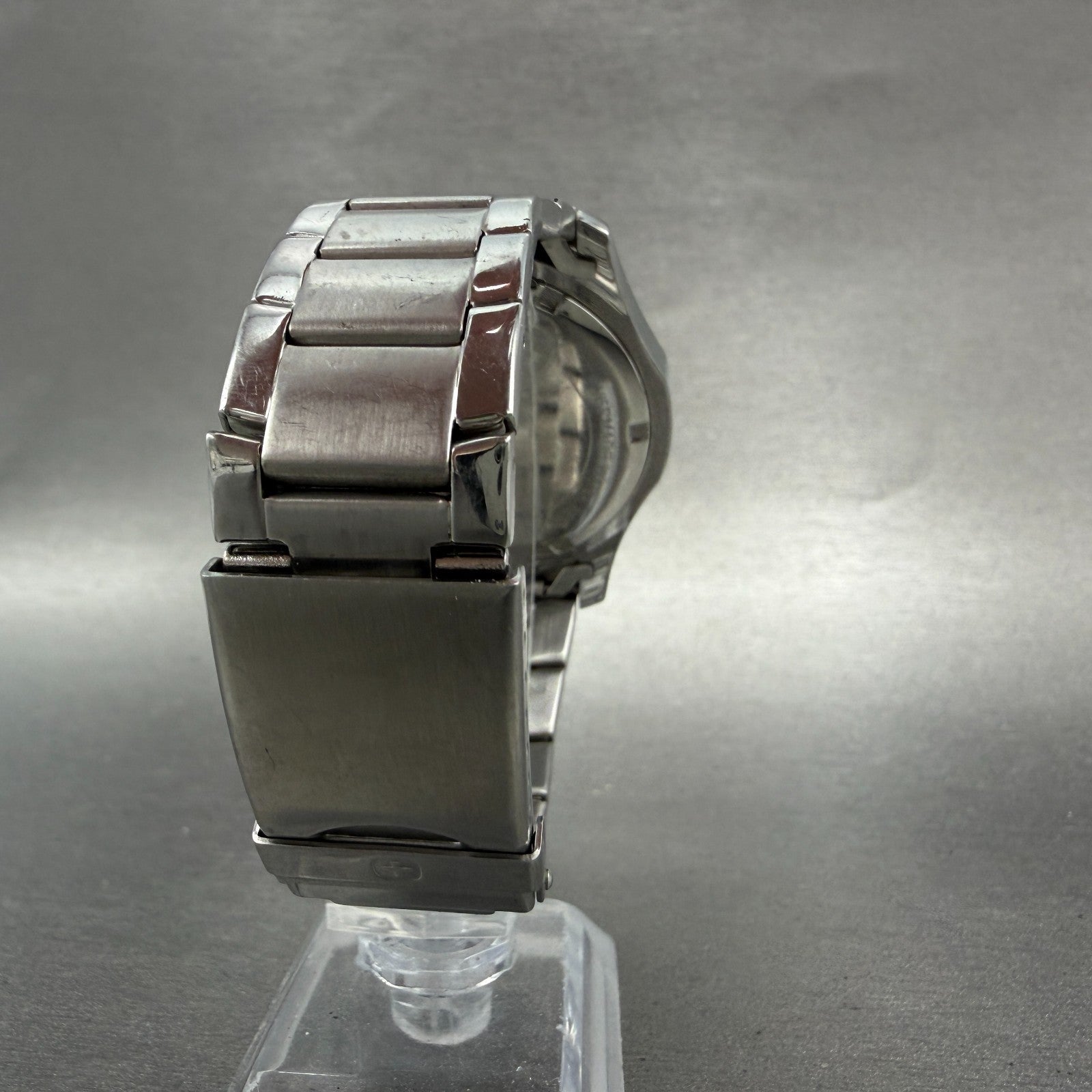Wenger Swiss Military Dive Watch Men 42mm Black Dial Steel Date 79139 PARTS9