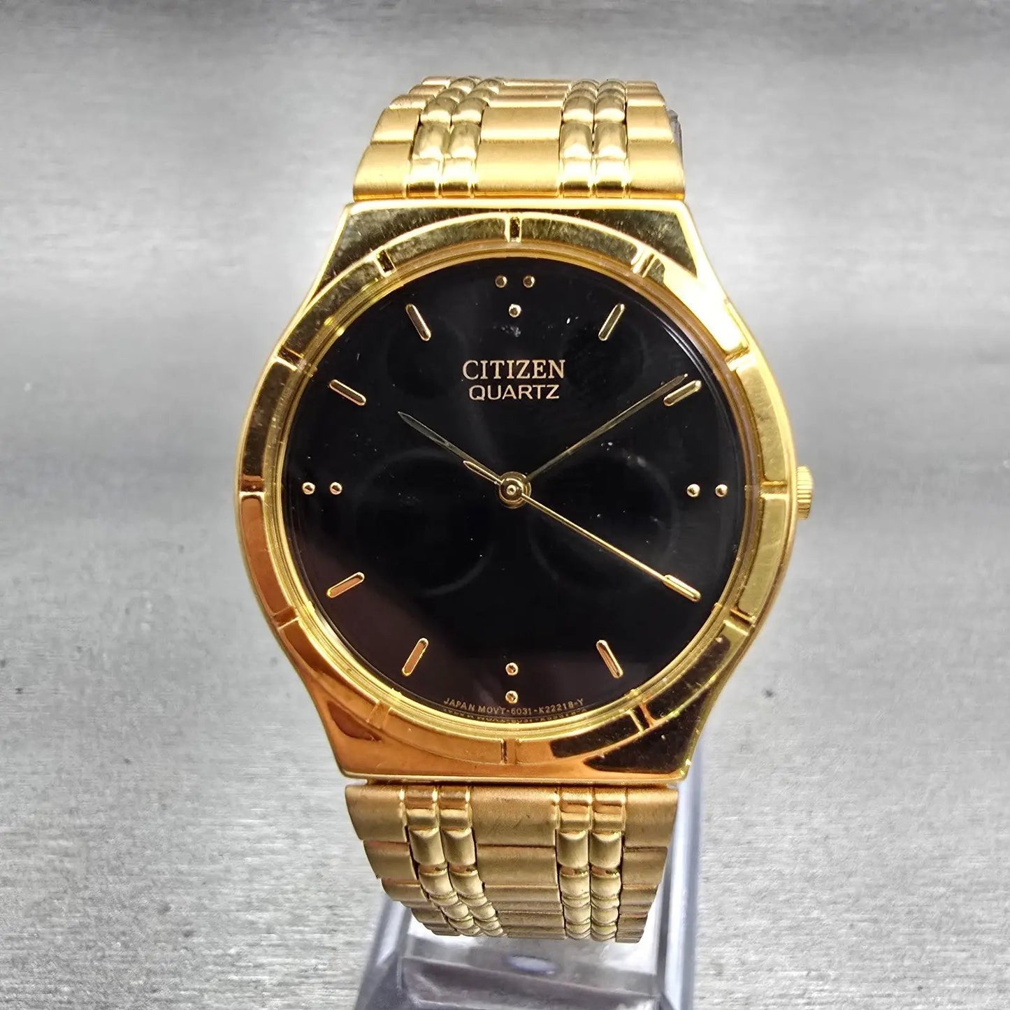 Citizen Watch Men 30mm Black Dial Gold Tone Round 6031-K06584 New Battery0