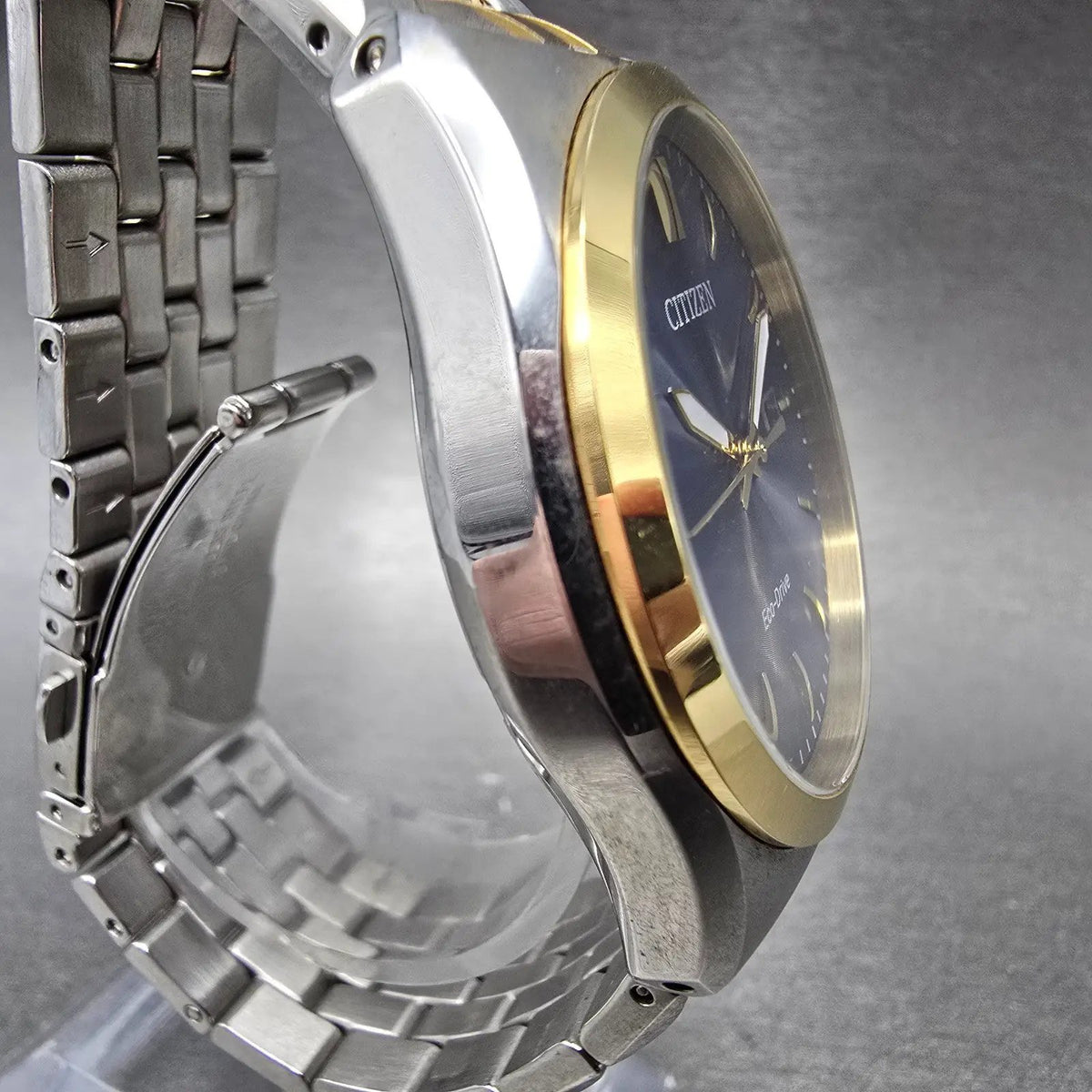 Citizen Eco-Drive Watch Men 40mm Blue Dial Two Tone Date E111-S099633 Works JP 43