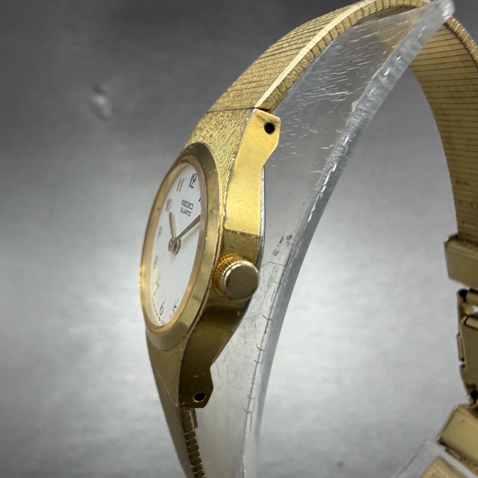 Seiko Watch Women 19mm White Dial Gold Tone Round Vinatge 2Y00-0010 New Battery2