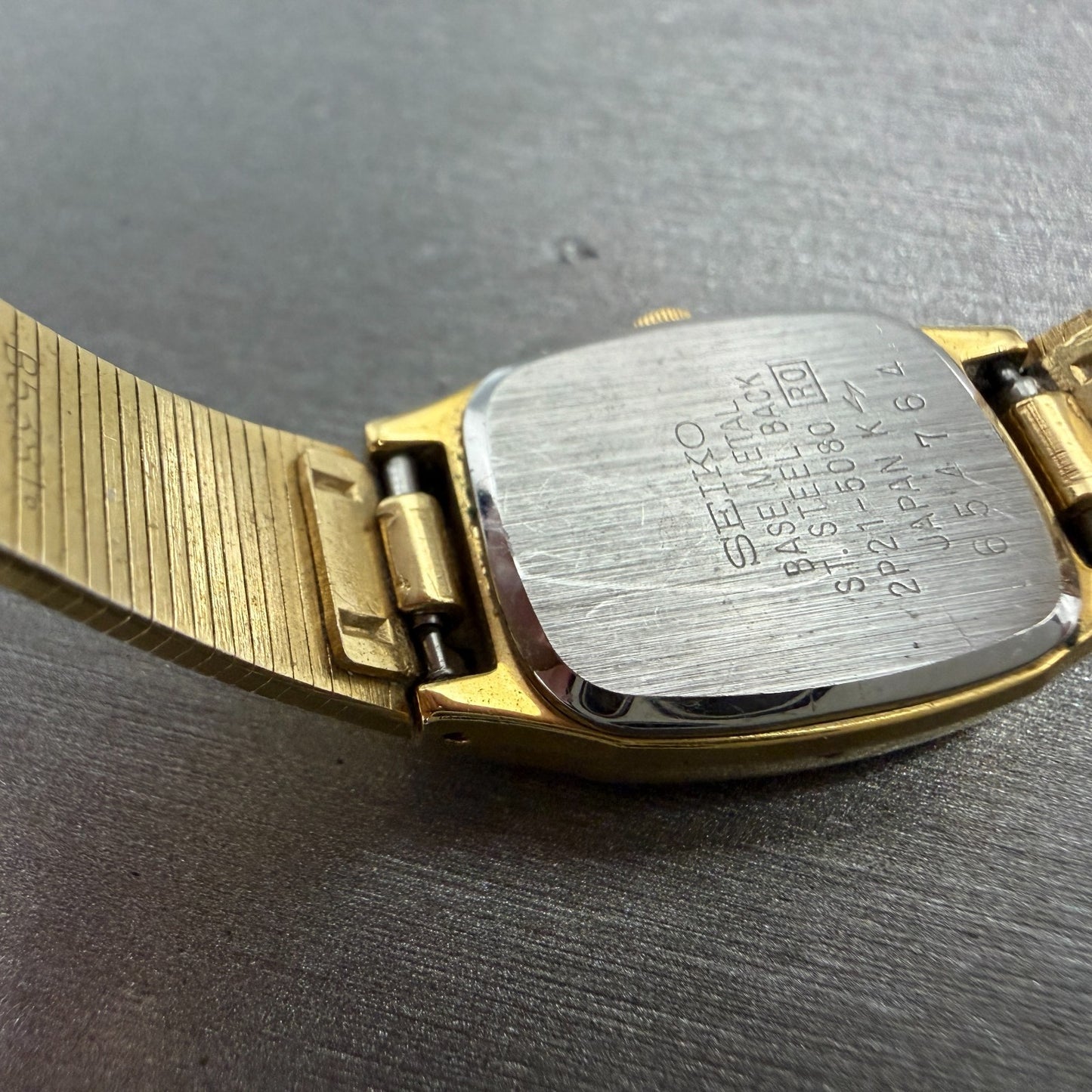 Seiko Tank Watch Women 17mm Champagne Dial Gold Tone 2P21-5080 New Battery9