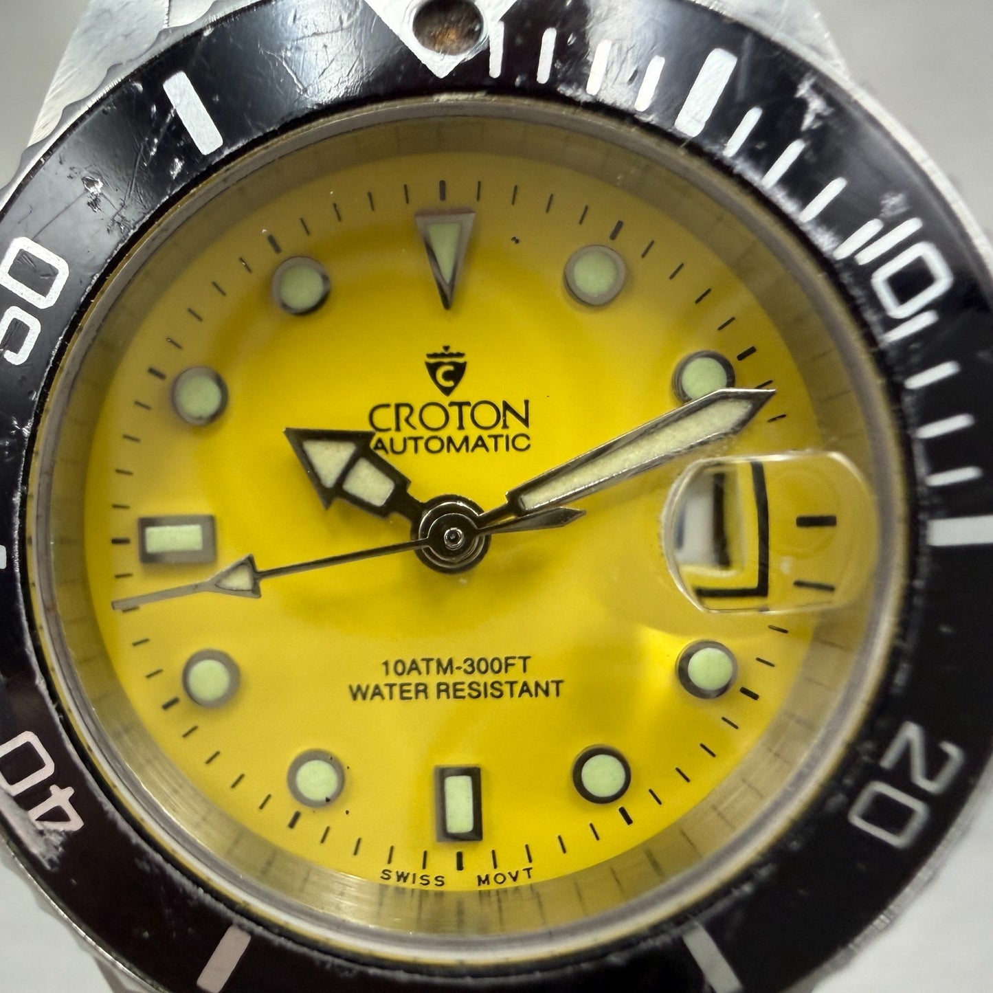 Croton automatic Dive Watch Women 29mm Yellow Dial Silver Tone Date Round Runs1