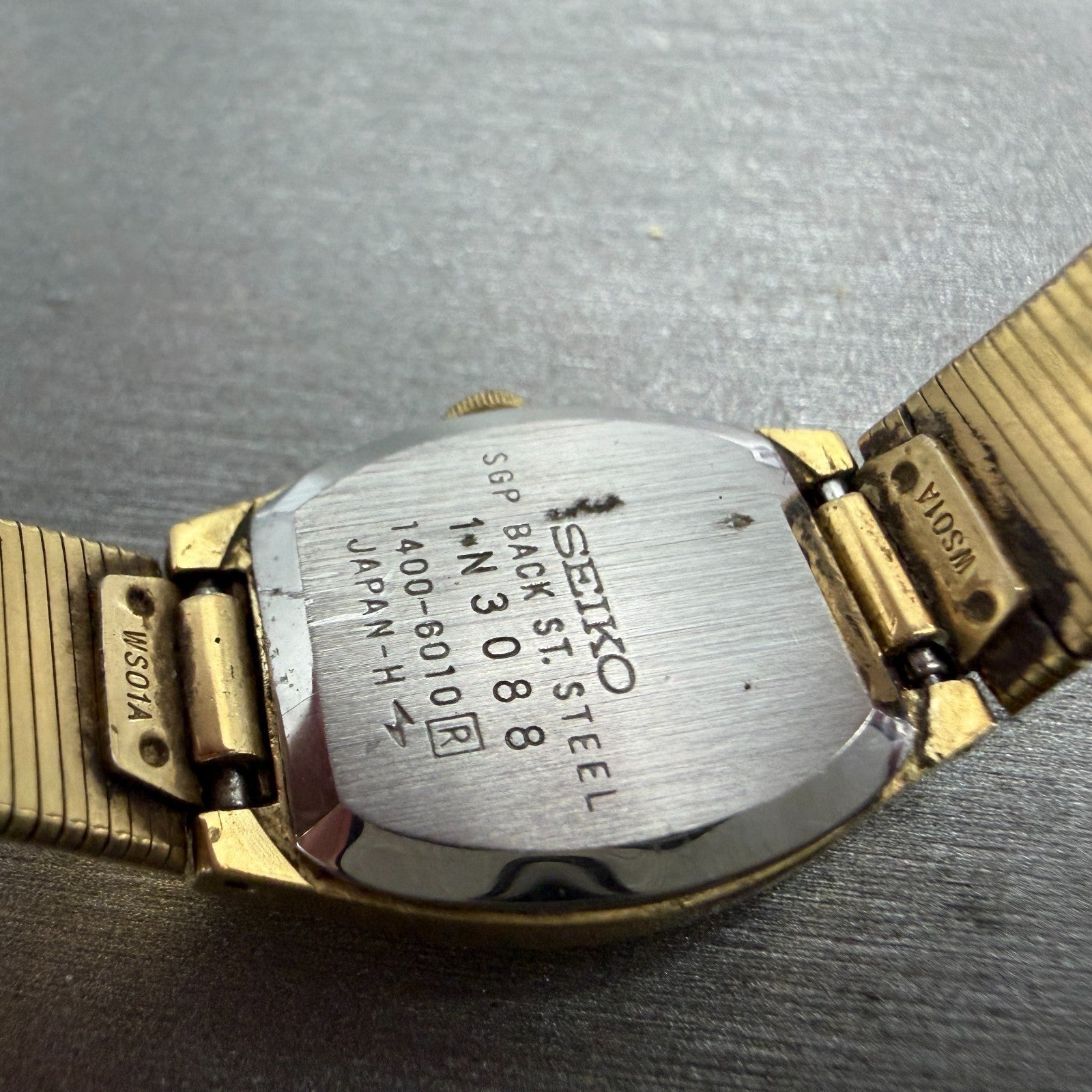 Seiko Watch Women 18mm Champagne Dial Gold Tone Round 1400-8010 New Battery VTG9