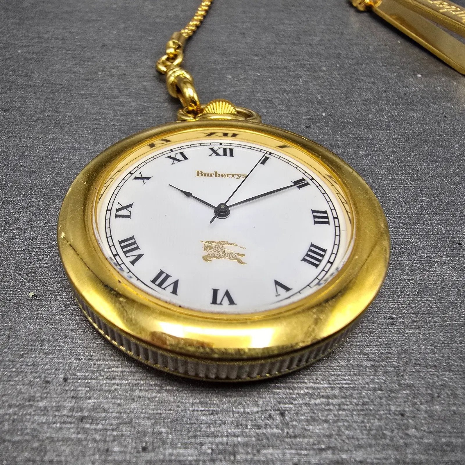 Burberry Pocket Watch Men 38mm White Dial Gold Tone Round New battery Vintage3