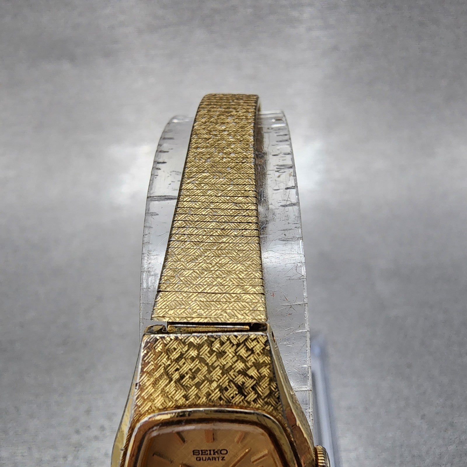 Seiko Watch Women 17mm Gold Dial Gold Tone Hexagon 4N015029 New Battery4