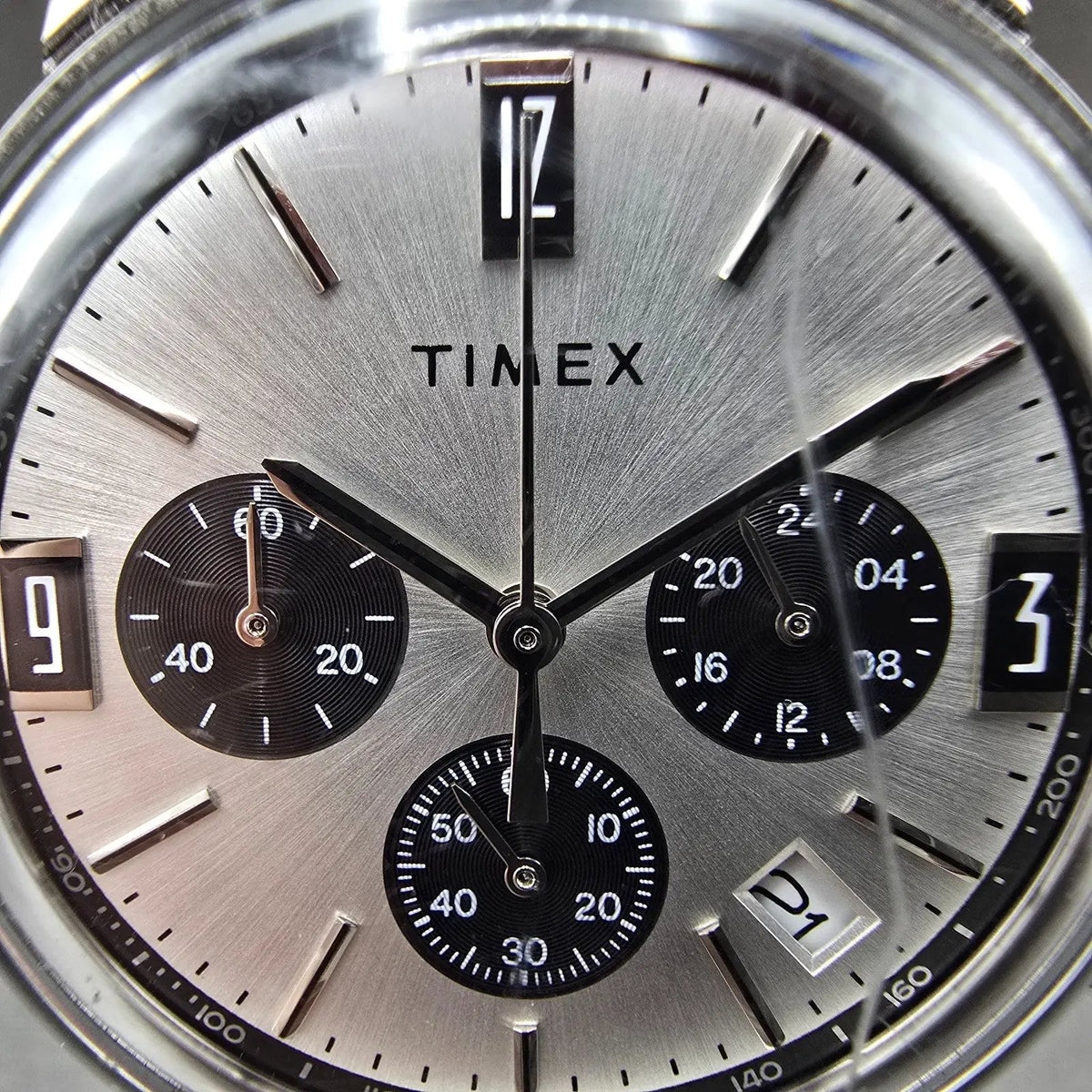 Timex Marlin Chronograph Watch Men 40mm Silver Dial Steel Date Round New Battery1