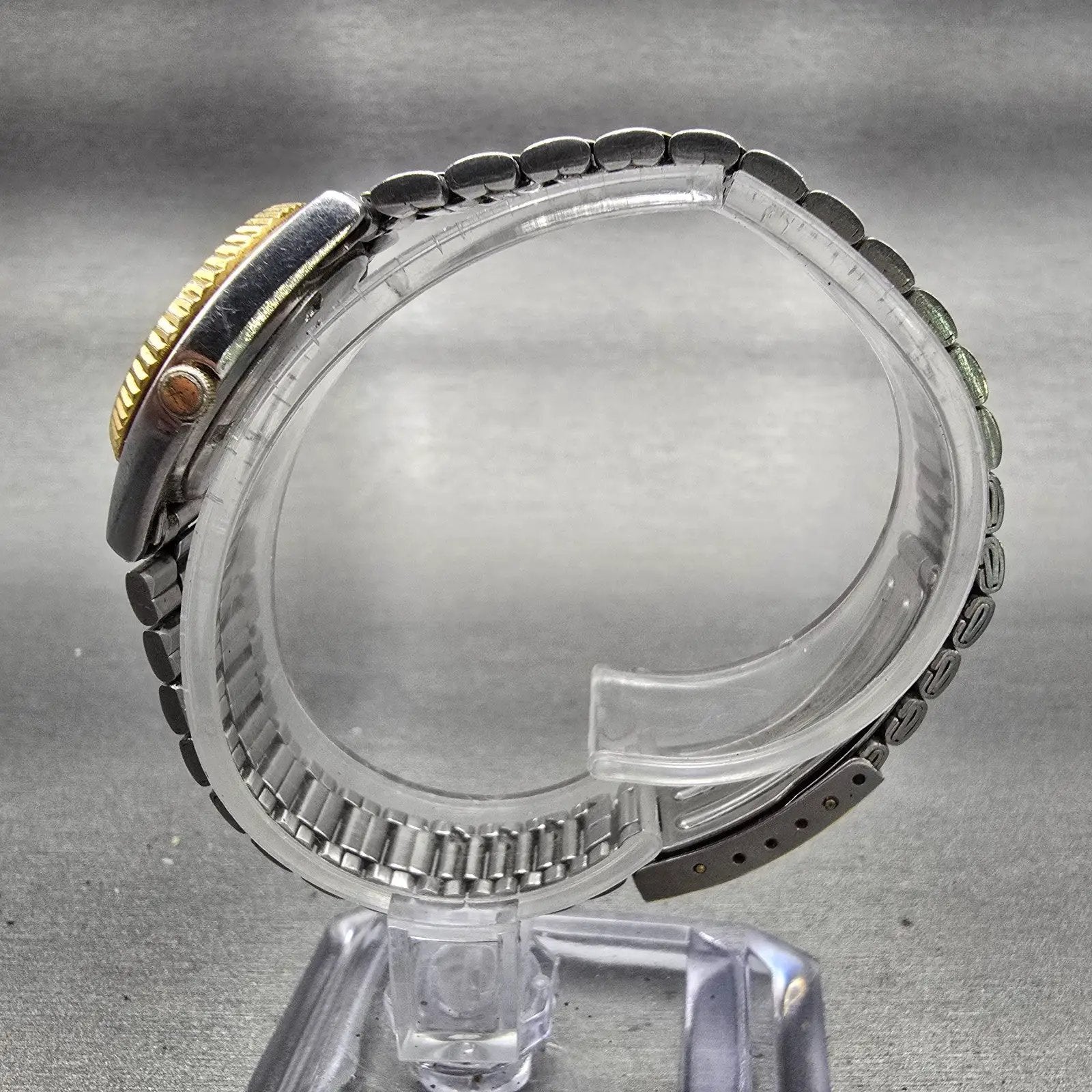 Seiko SQ Watch Women 24mm Silver Dial Two Tone Daydate Round 3E23-0A69 New Batt6