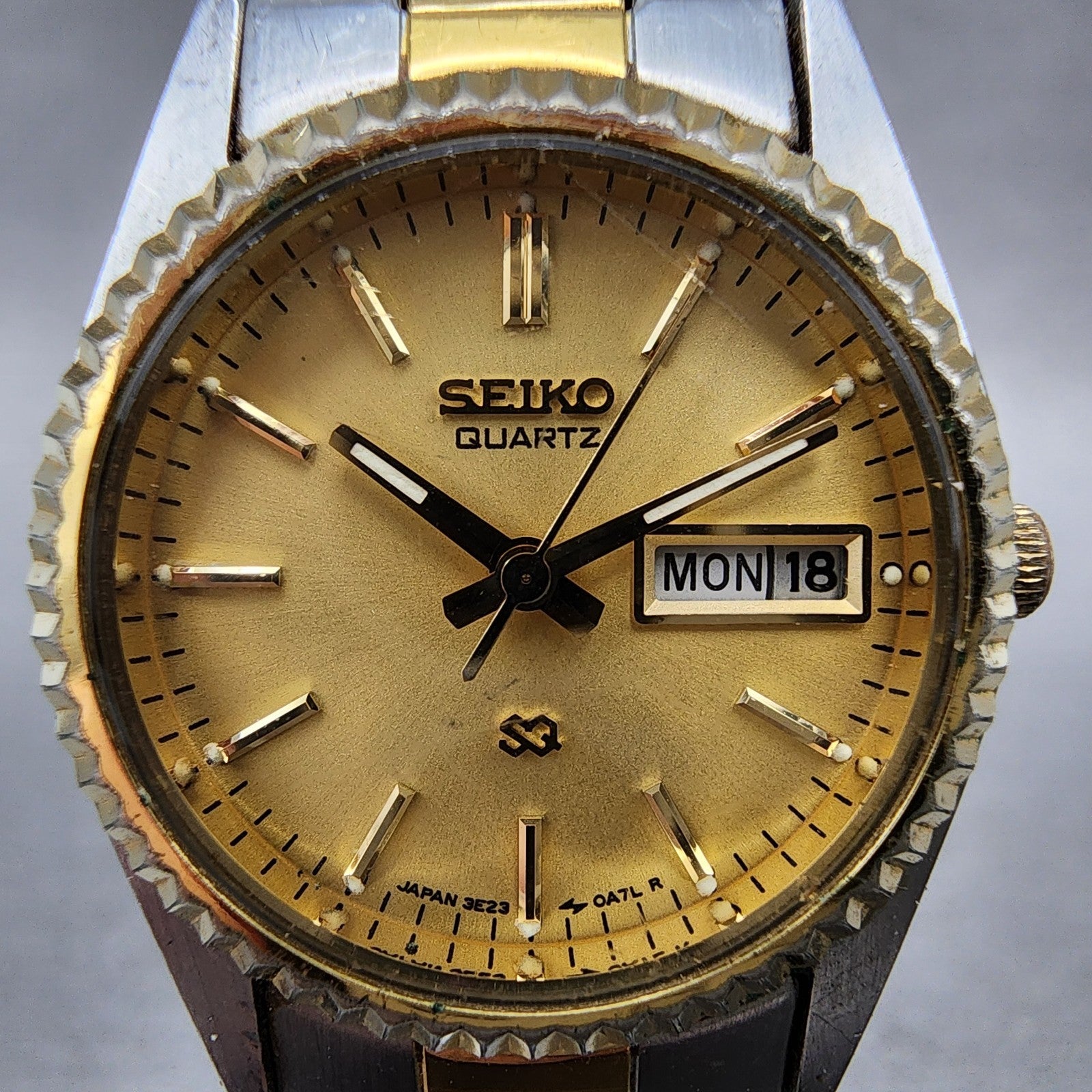 Seiko SQ Watch Women 24mm Gold Dial Two Tone Daydate Round 3E230A60 New Battery1