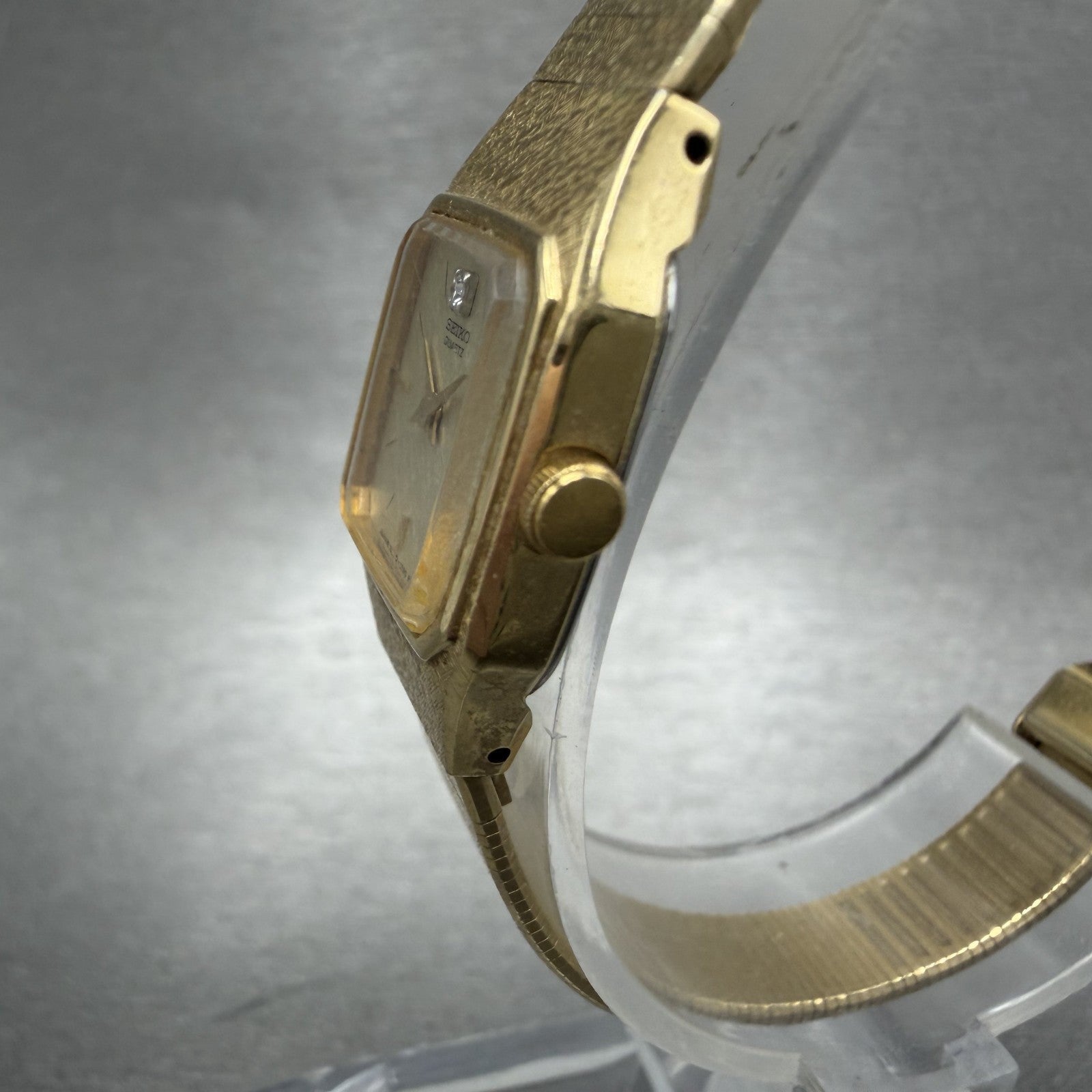 Seiko Watch Women 17mm Champagne Dial Gold Tone Rectangle 2C205780 New Battery3
